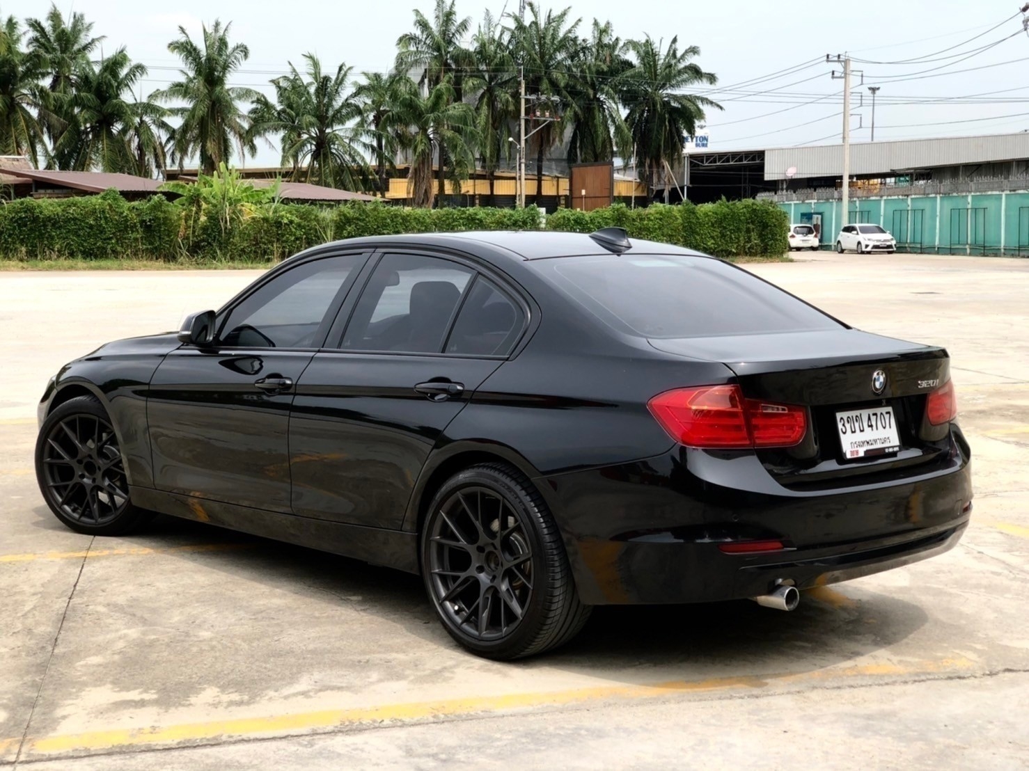 2013 BMW F30 320i Luxury Twin Power Turbo สีดำ (รูปที่ 4)