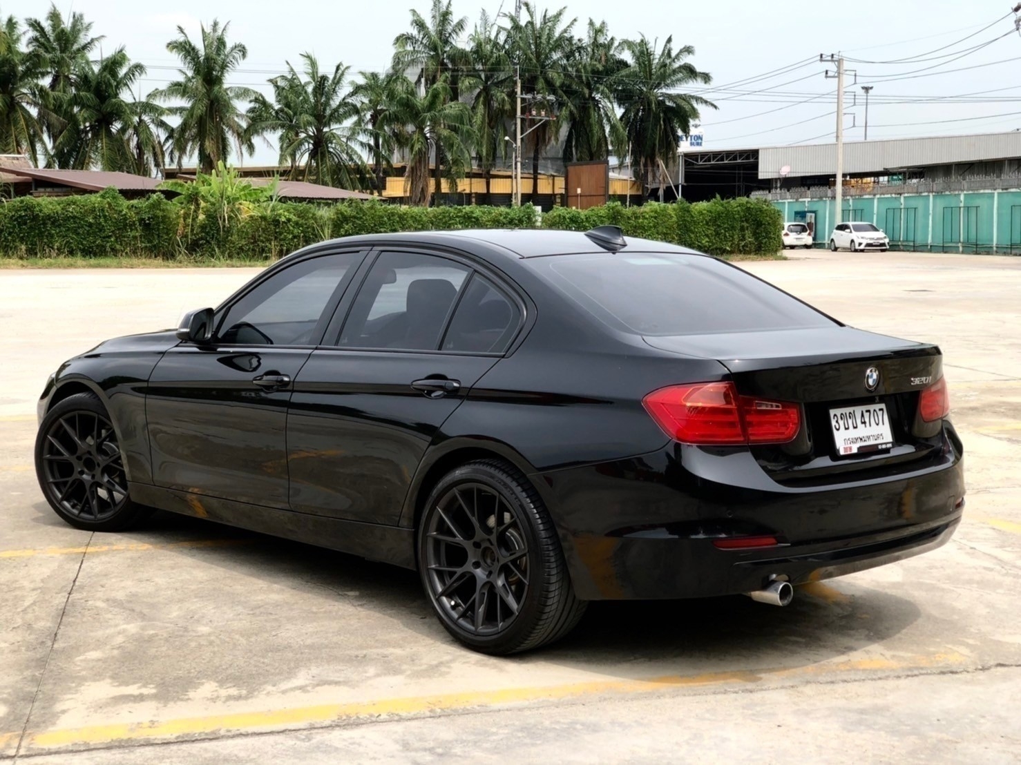 2013 BMW F30 320i Luxury Twin Power Turbo สีดำ