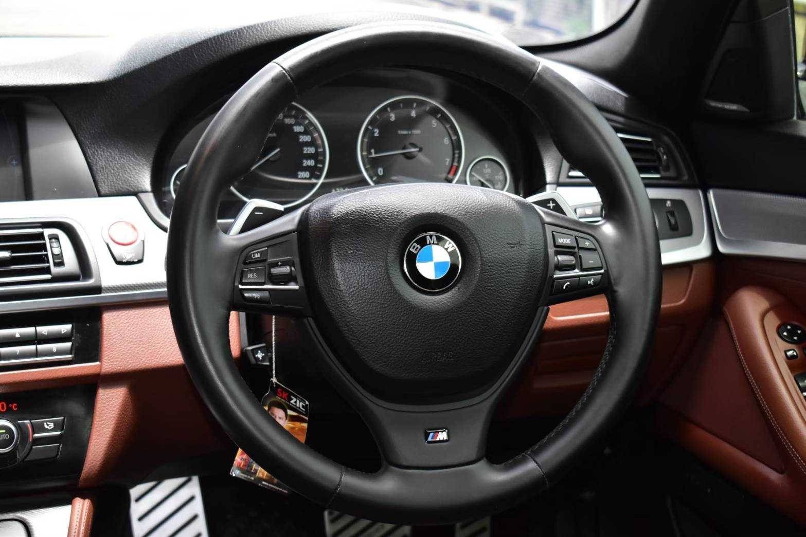 2012 BMW 528i M SPORT F10 สีดำ