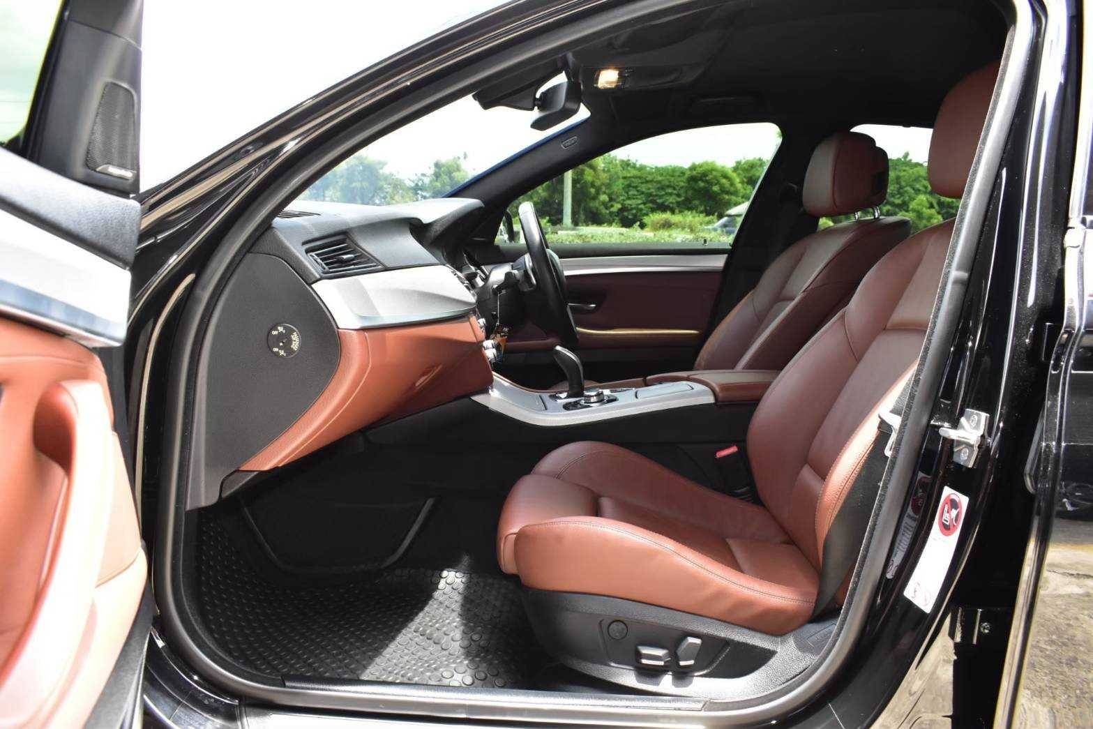 2012 BMW 528i M SPORT F10 สีดำ (รูปที่ 11)