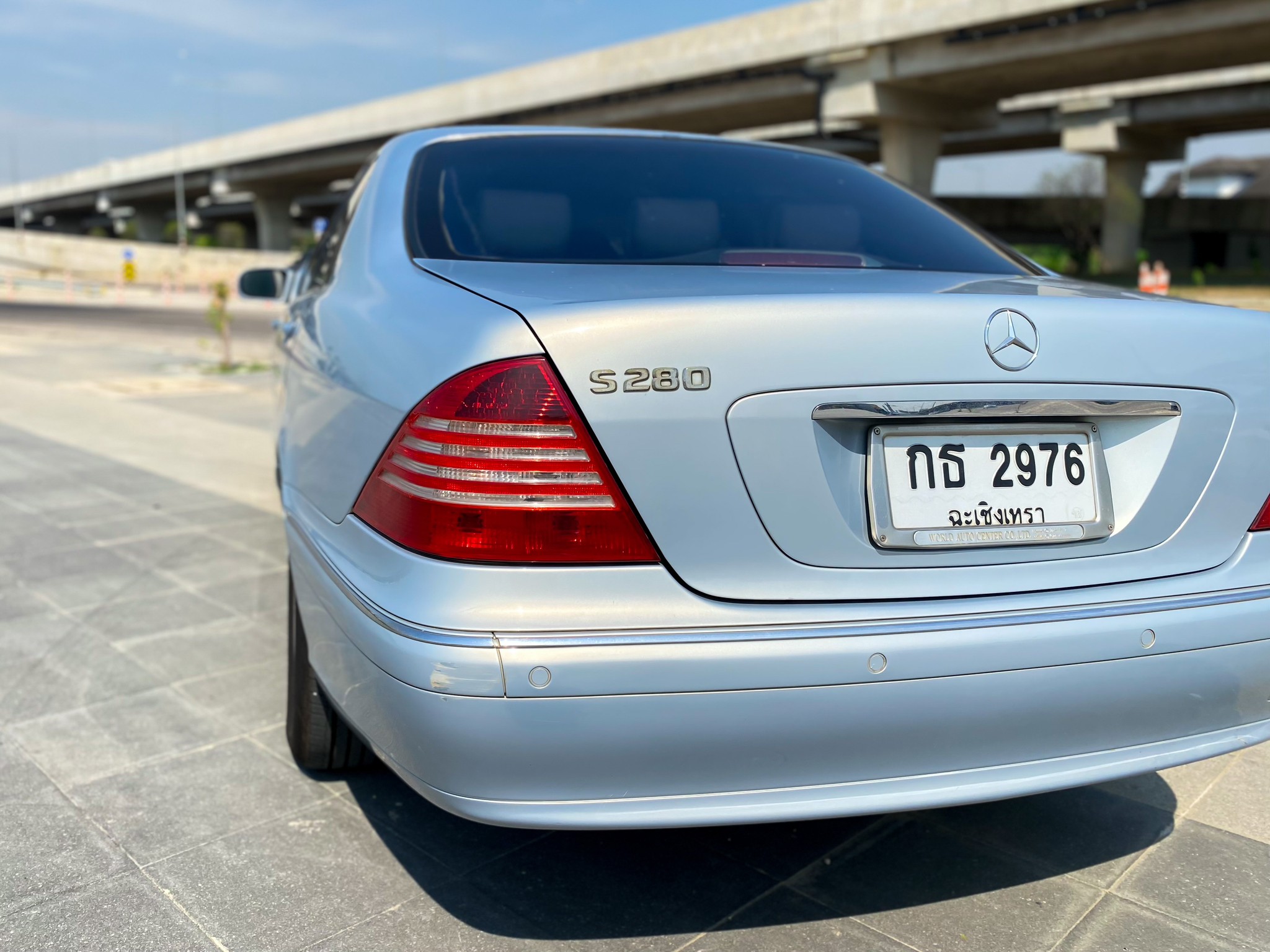 2002 Mercedes-Benz S-Class W220 S280 สีฟ้า (รูปที่ 5)