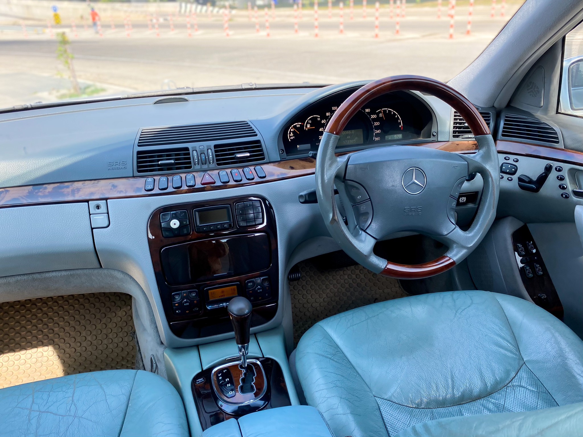 2002 Mercedes-Benz S-Class W220 S280 สีฟ้า (รูปที่ 8)