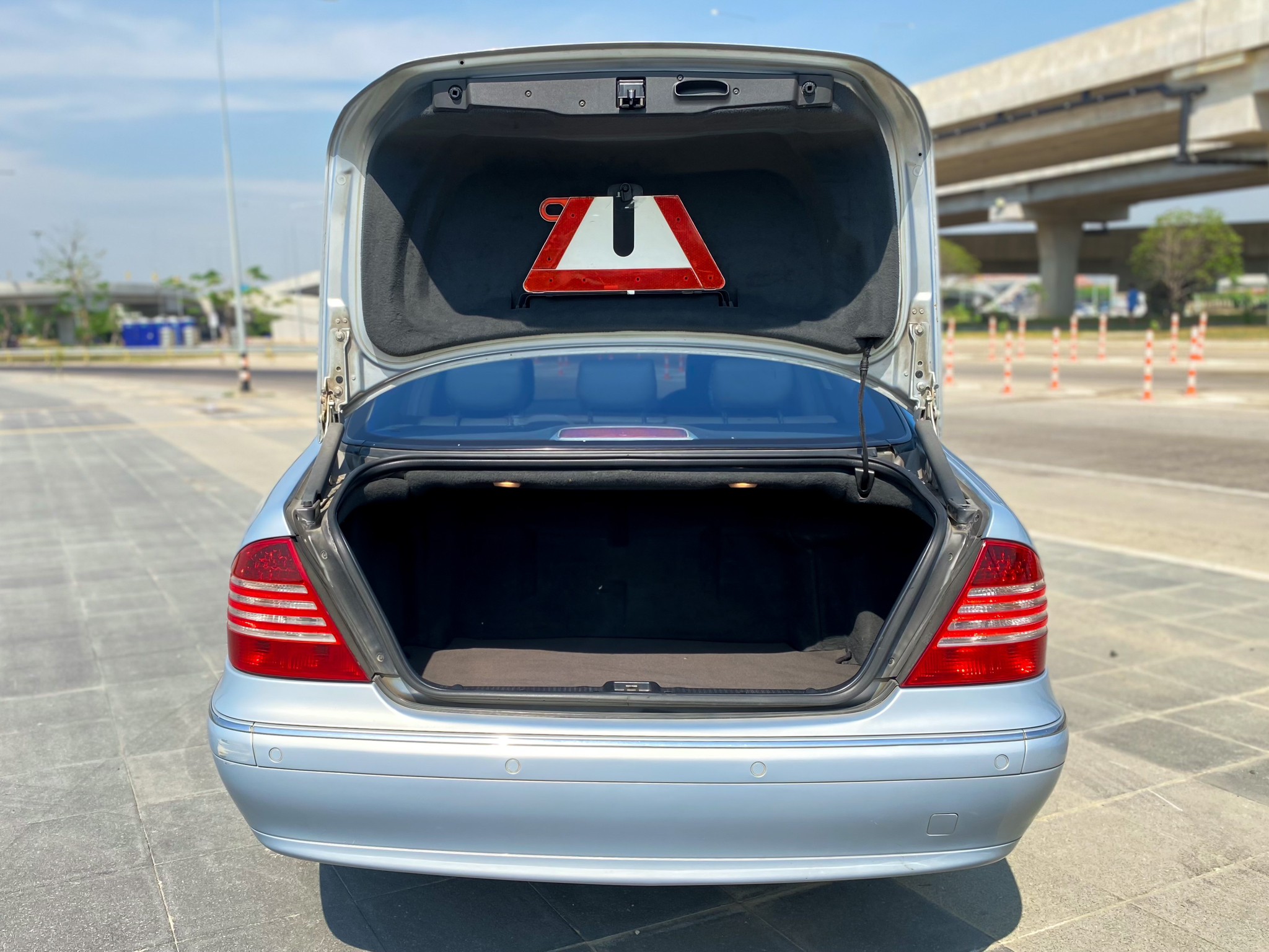 2002 Mercedes-Benz S-Class W220 S280 สีฟ้า (รูปที่ 7)