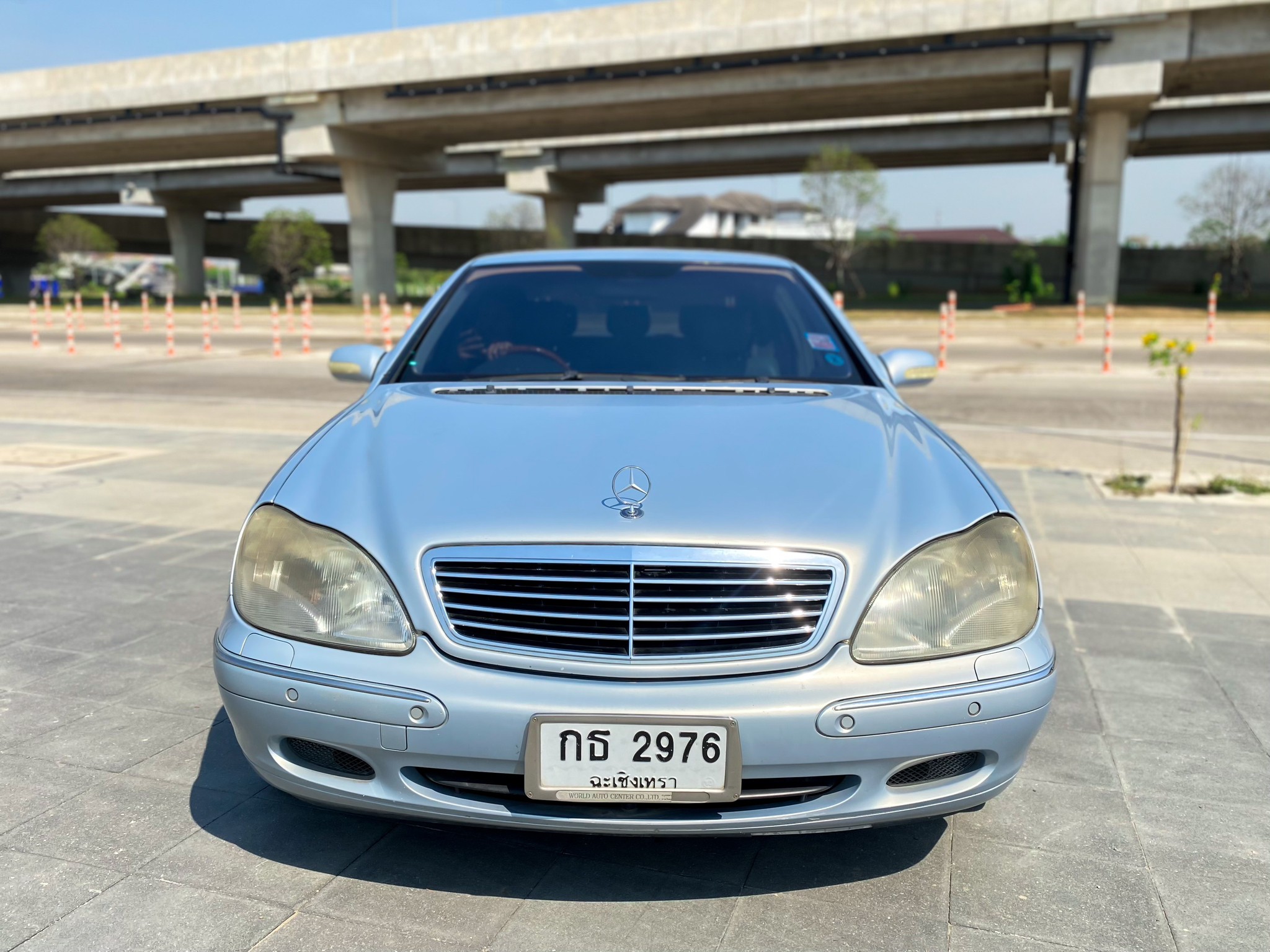 2002 Mercedes-Benz S-Class W220 S280 สีฟ้า (รูปที่ 2)