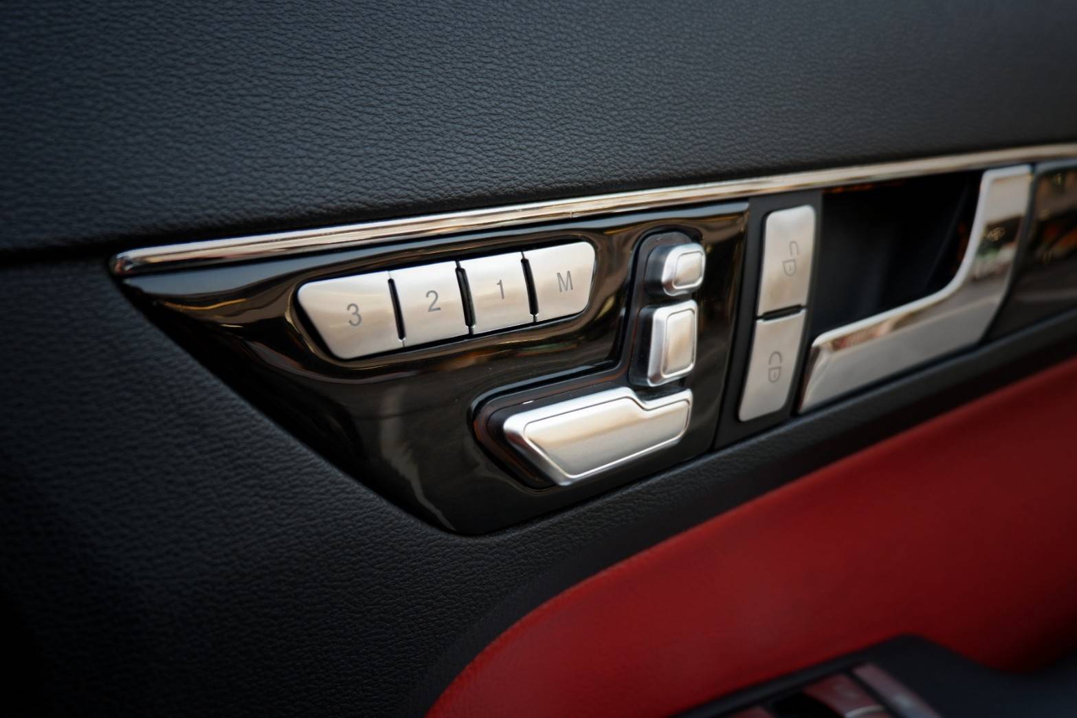 2010 Mercedes-Benz E-Class C207 E250 สีดำ (รูปที่ 20)
