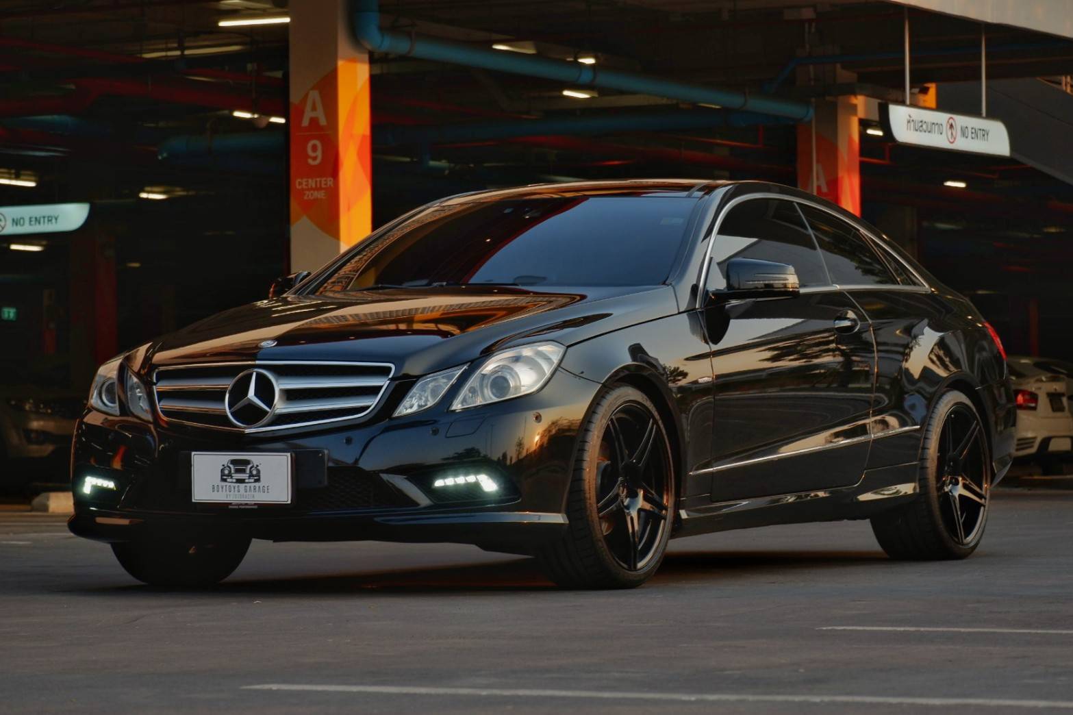 2010 Mercedes-Benz E-Class C207 E250 สีดำ (รูปที่ 3)