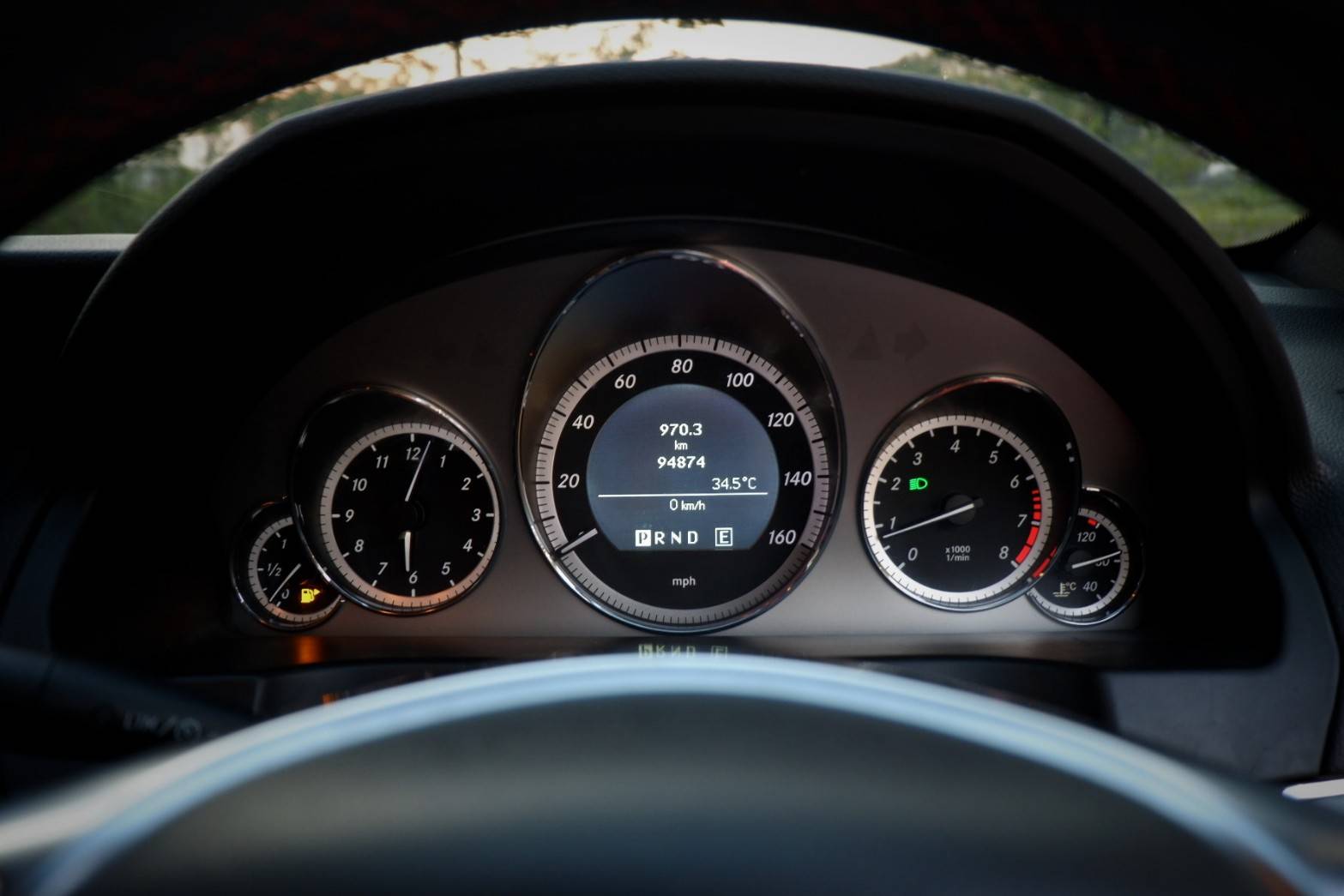 2010 Mercedes-Benz E-Class C207 E250 สีดำ (รูปที่ 19)
