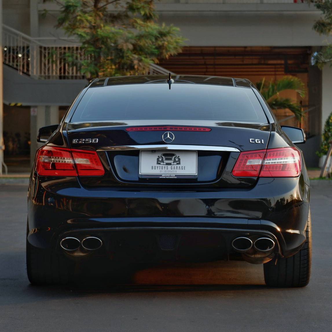 2010 Mercedes-Benz E-Class C207 E250 สีดำ (รูปที่ 6)