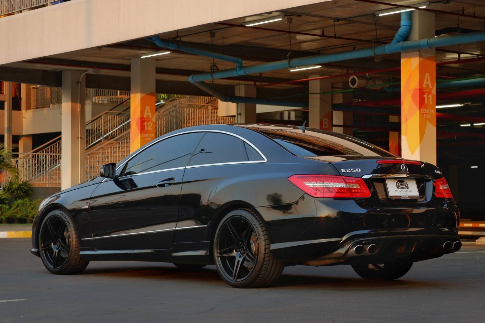 2010 Mercedes-Benz E-Class C207 E250 สีดำ (รูปที่ 5)