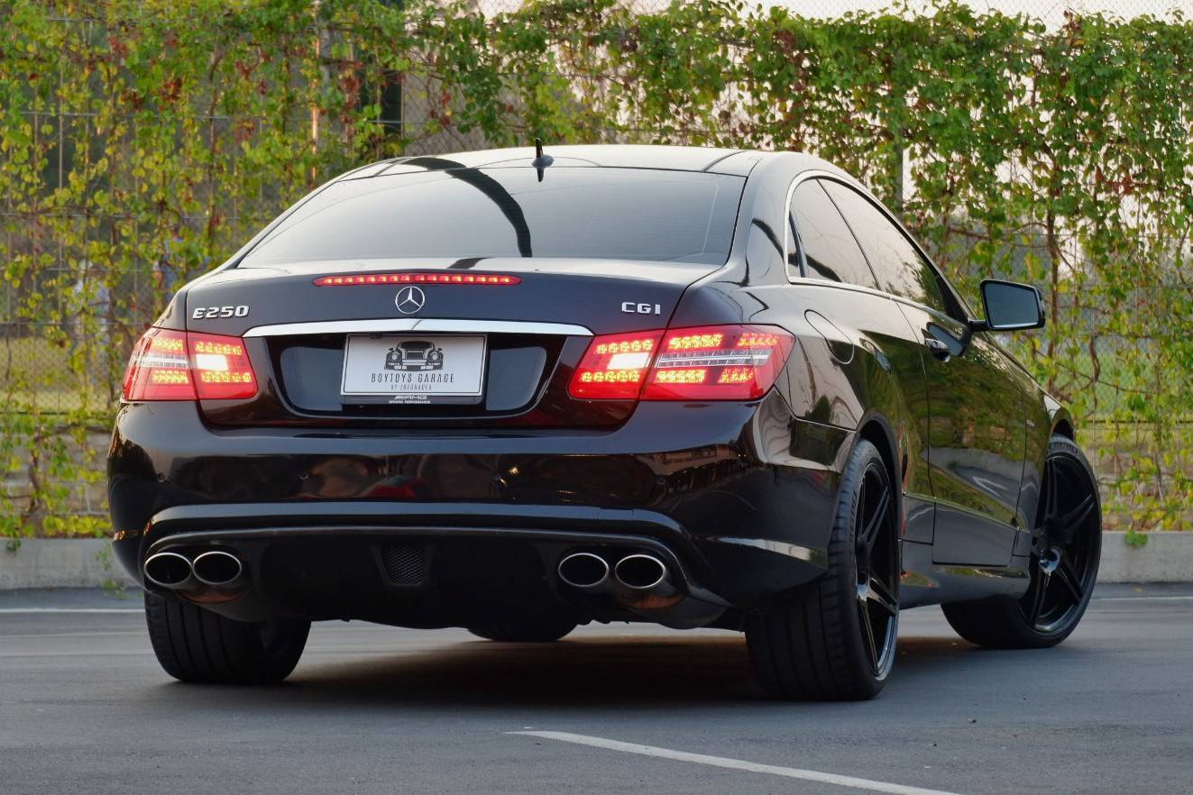 2010 Mercedes-Benz E-Class C207 E250 สีดำ (รูปที่ 4)