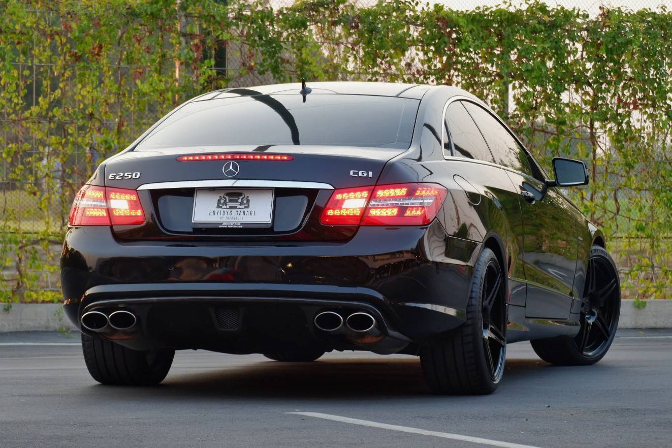 2010 Mercedes-Benz E-Class C207 E250 สีดำ