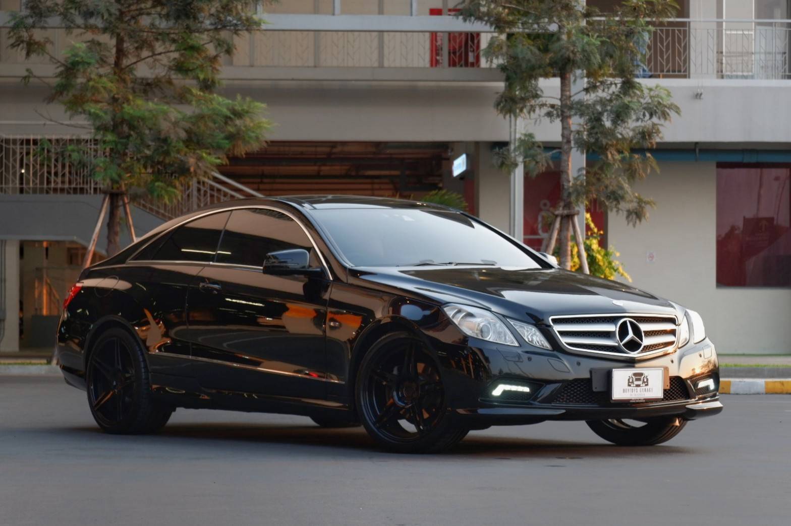 2010 Mercedes-Benz E-Class C207 E250 สีดำ