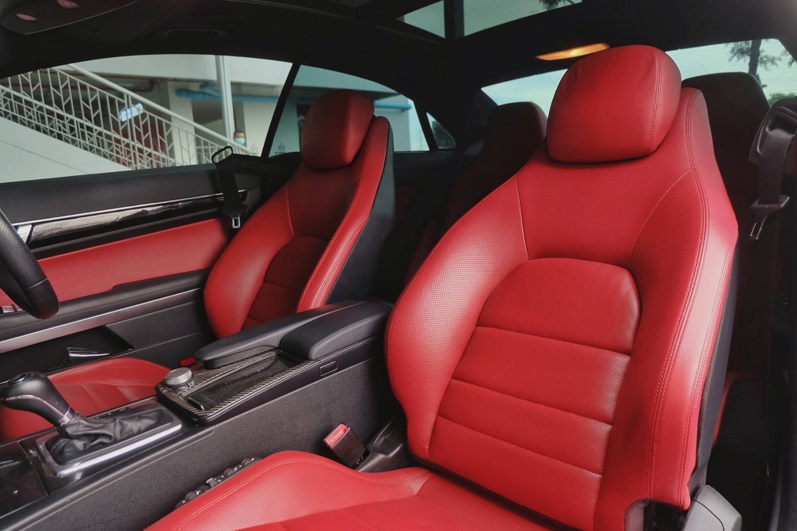 2010 Mercedes-Benz E-Class C207 E250 สีดำ (รูปที่ 13)