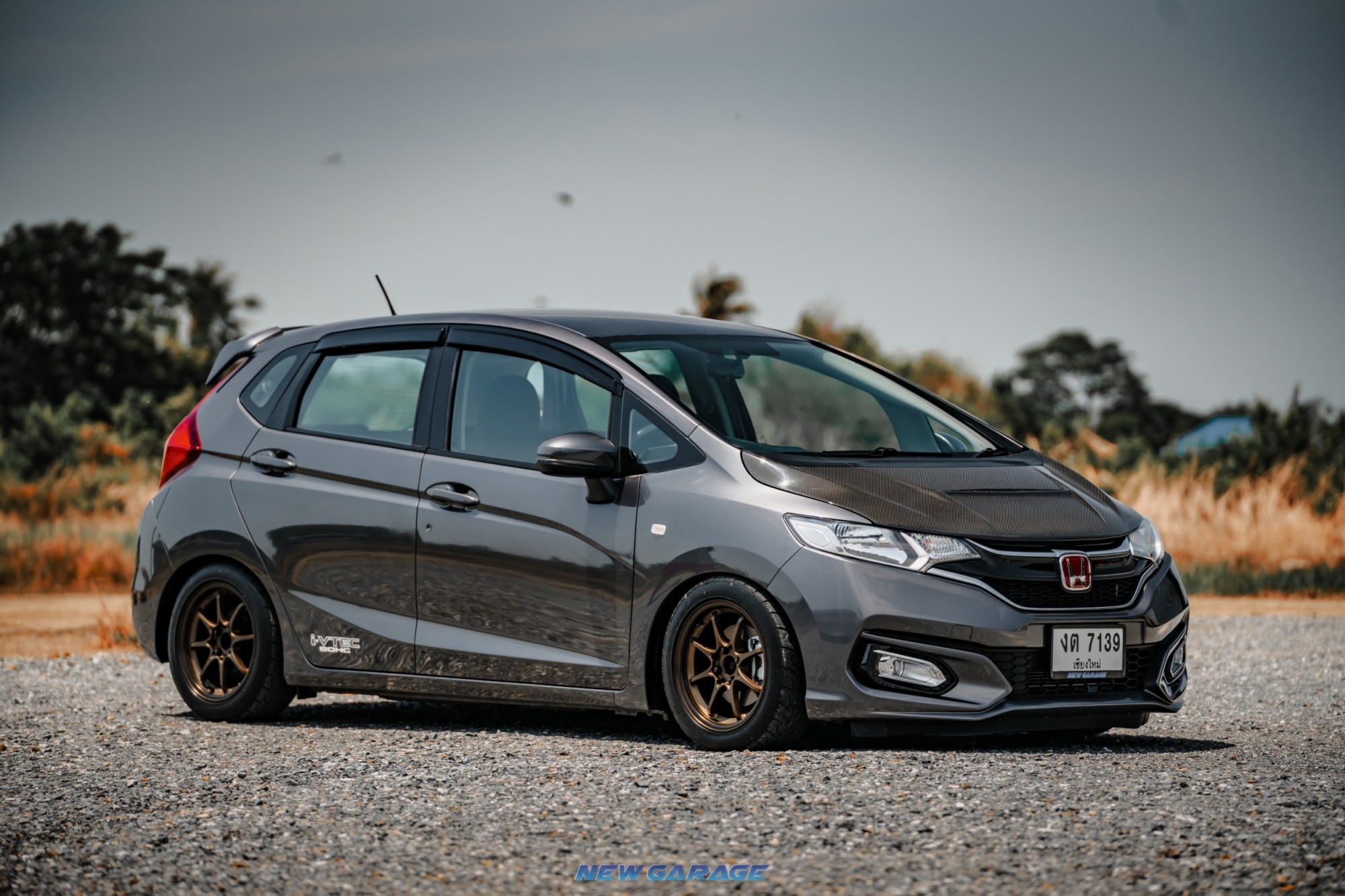 2018 Honda Jazz GK สีเทา (รูปที่ 6)