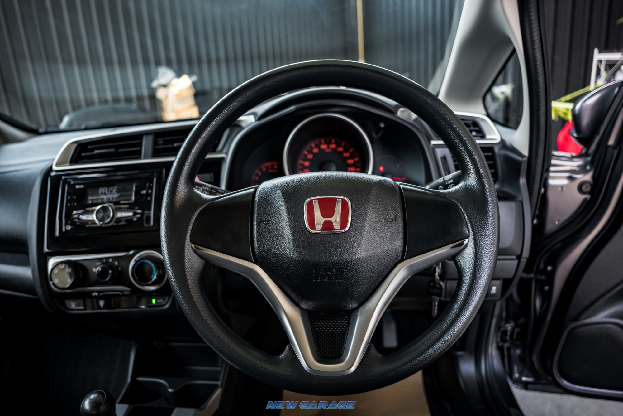 2018 Honda Jazz GK สีเทา (รูปที่ 5)