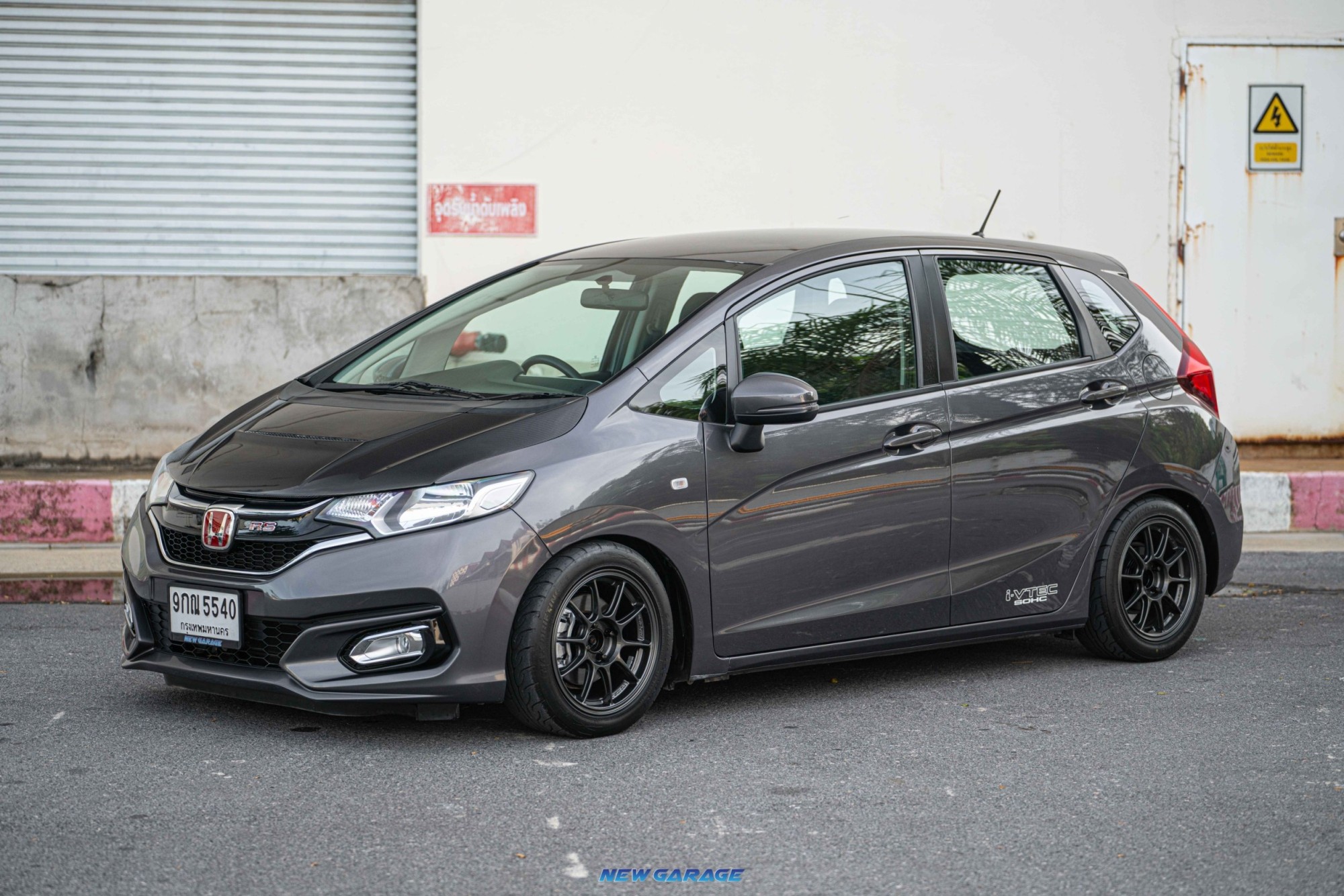 2019 Honda Jazz GK สีเทา (รูปที่ 6)