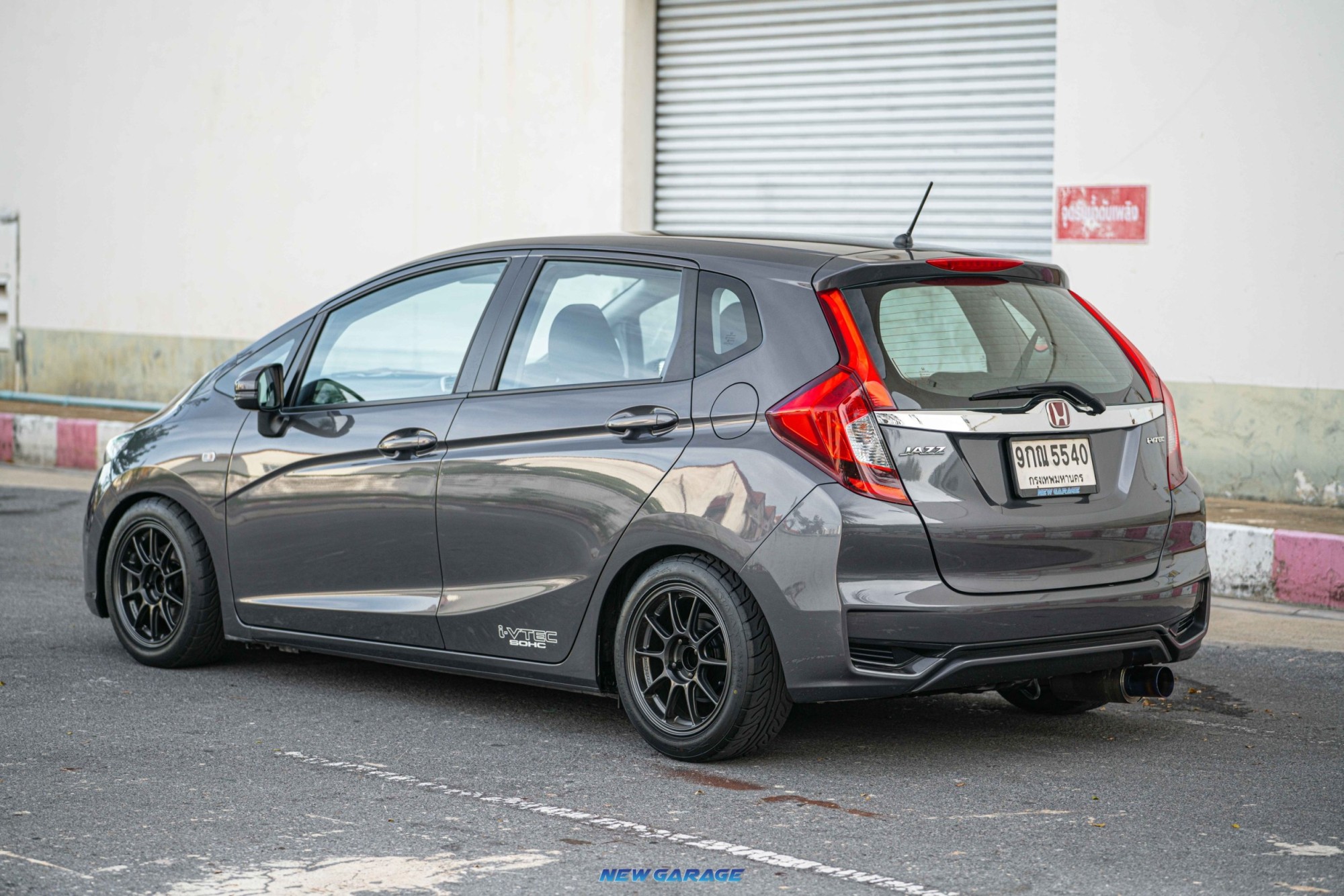 2019 Honda Jazz GK สีเทา (รูปที่ 14)