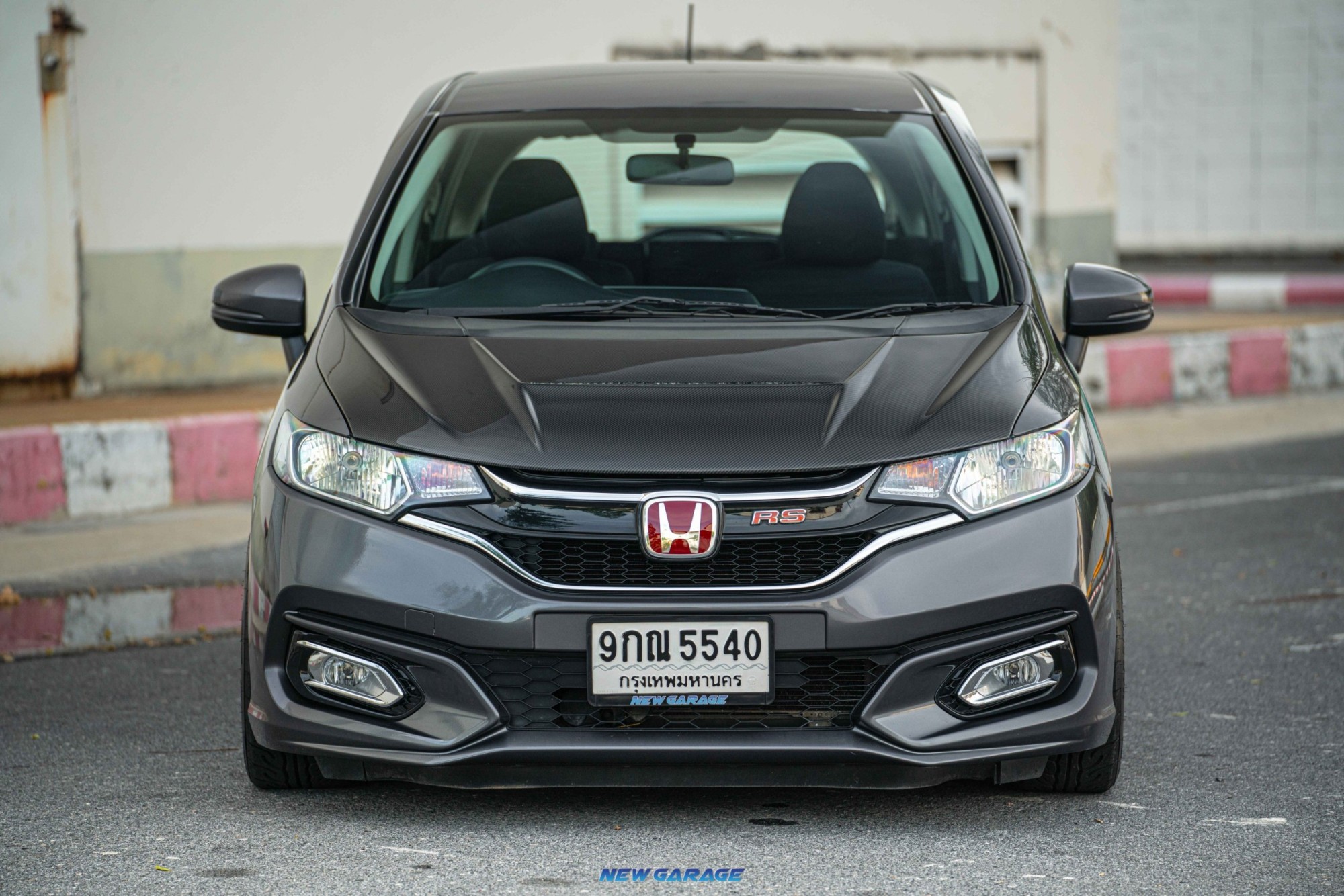 2019 Honda Jazz GK สีเทา (รูปที่ 2)