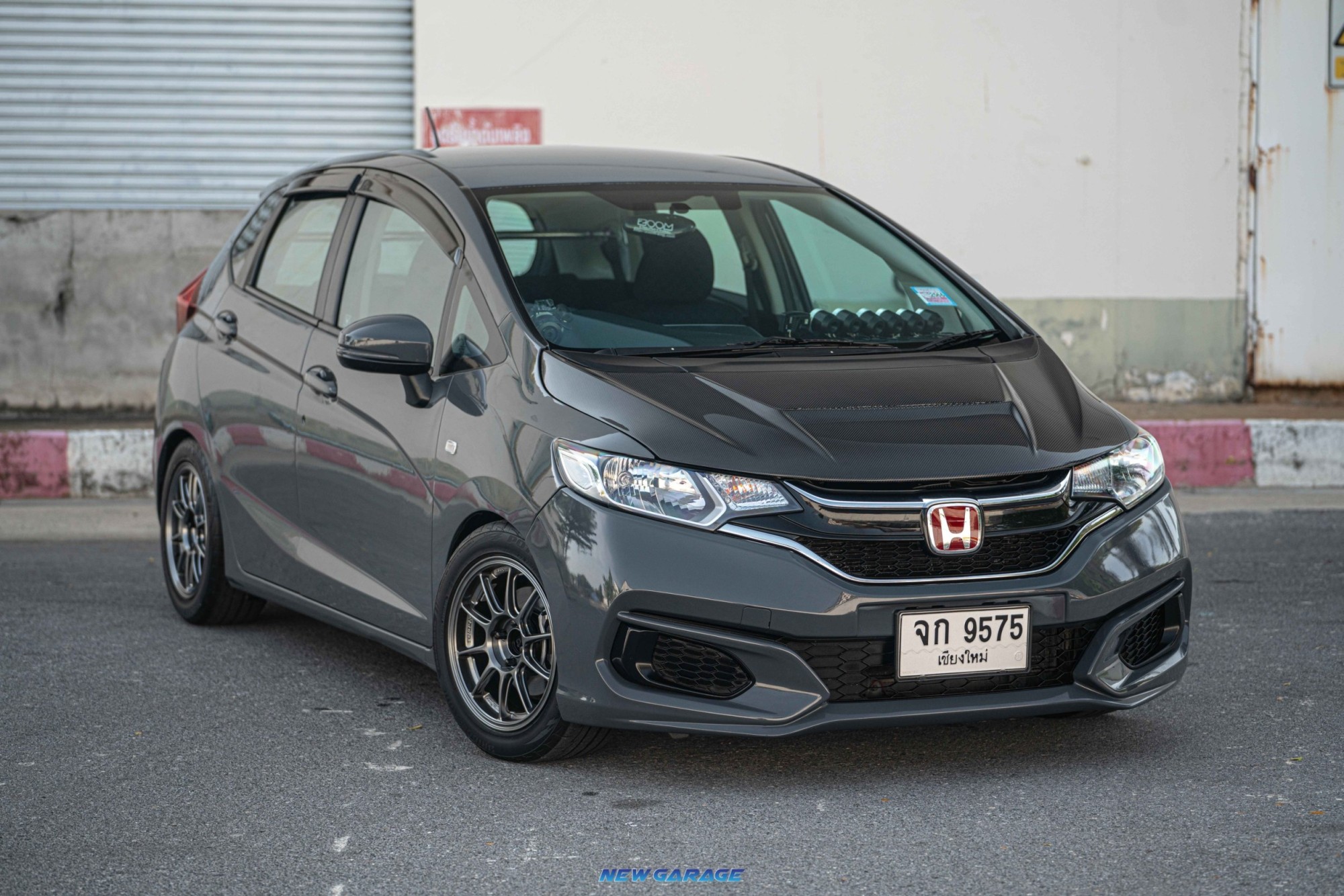 2015 Honda Jazz GK สีเทา (รูปที่ 9)