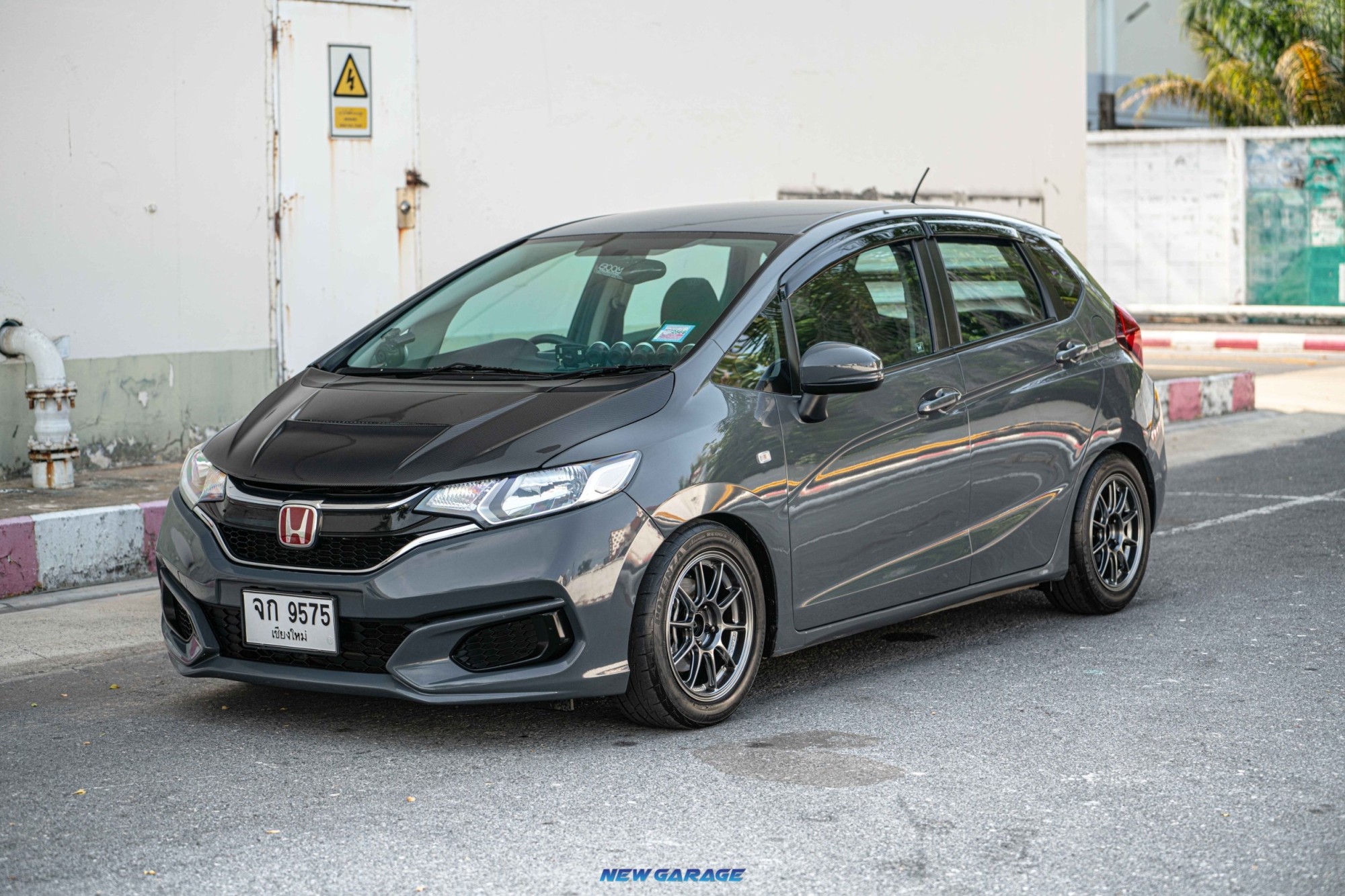 2015 Honda Jazz GK สีเทา (รูปที่ 11)