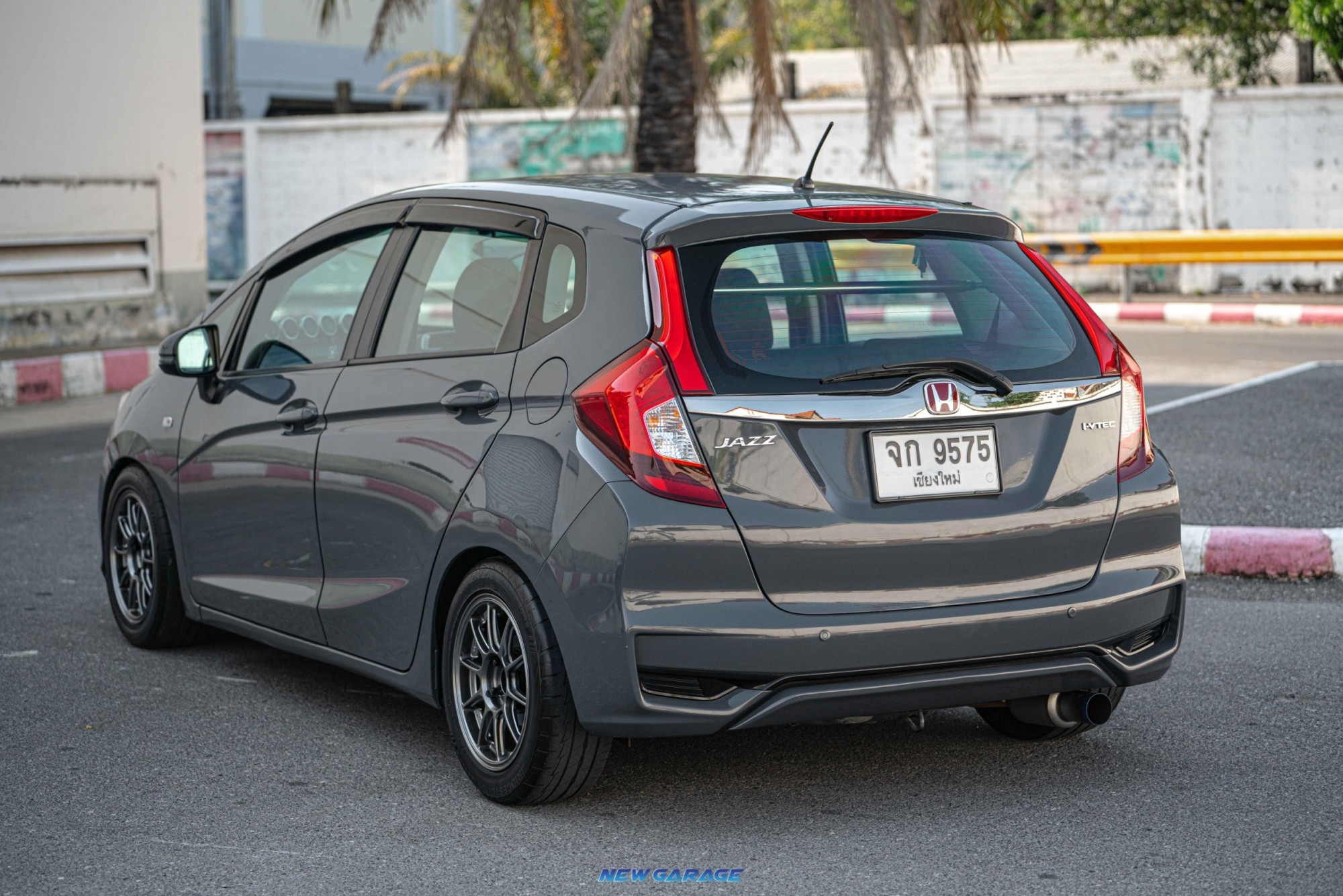 2015 Honda Jazz GK สีเทา (รูปที่ 7)