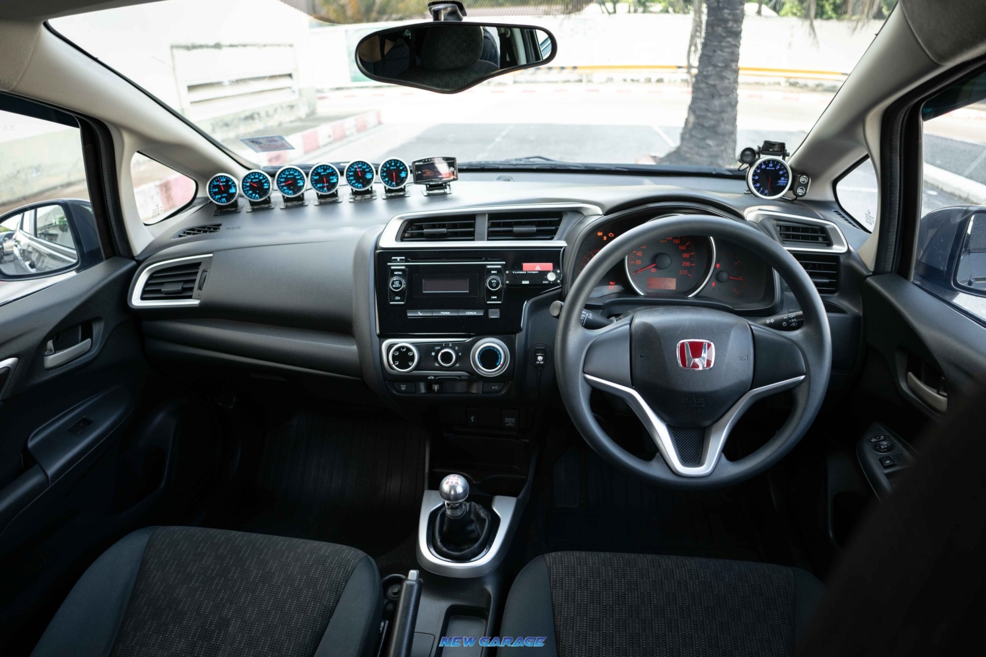 2015 Honda Jazz GK สีเทา (รูปที่ 16)