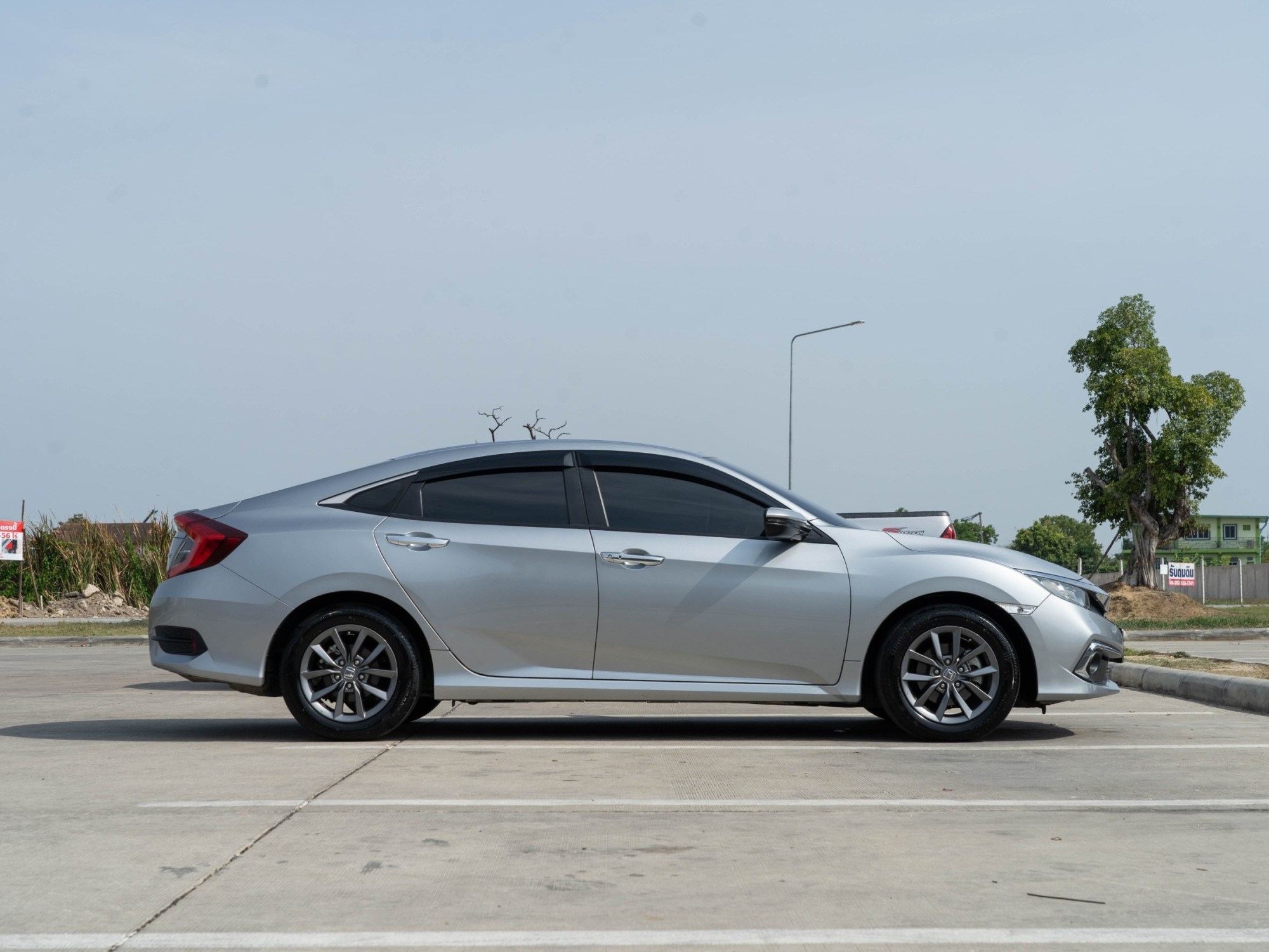 2019 Honda Civic Sedan สีเงิน (รูปที่ 15)