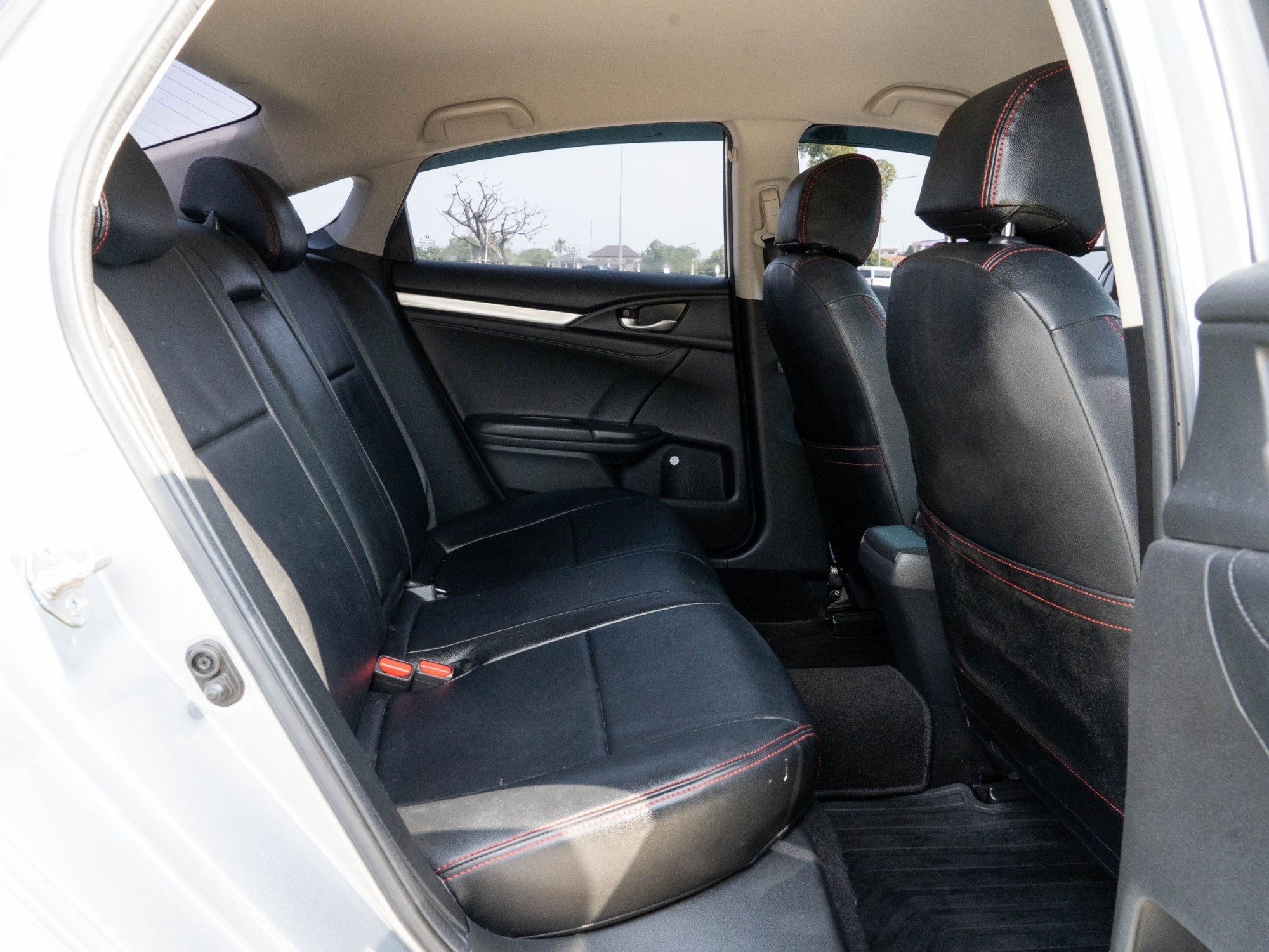 2019 Honda Civic Sedan สีเงิน (รูปที่ 3)