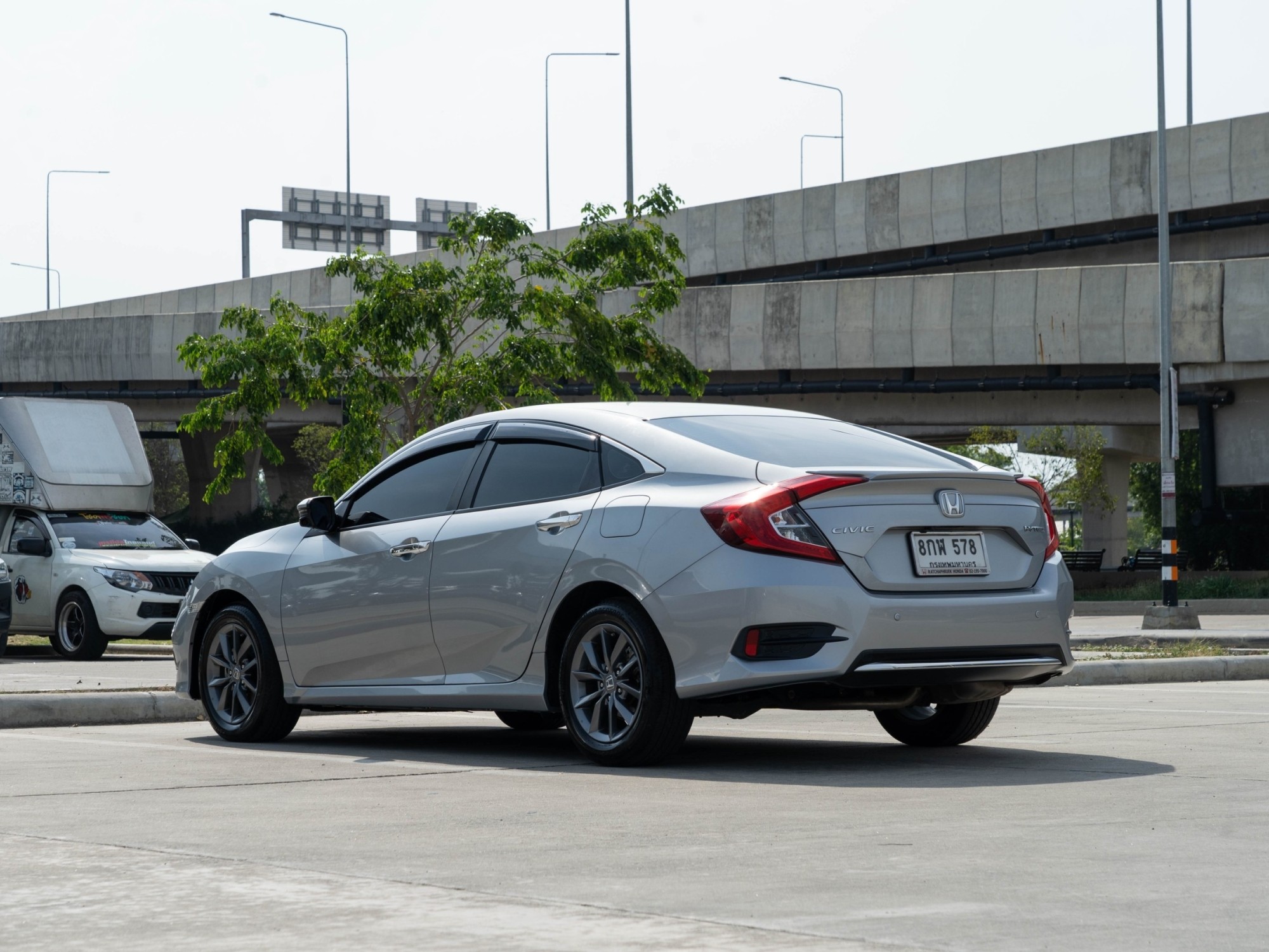 2019 Honda Civic Sedan สีเงิน (รูปที่ 13)