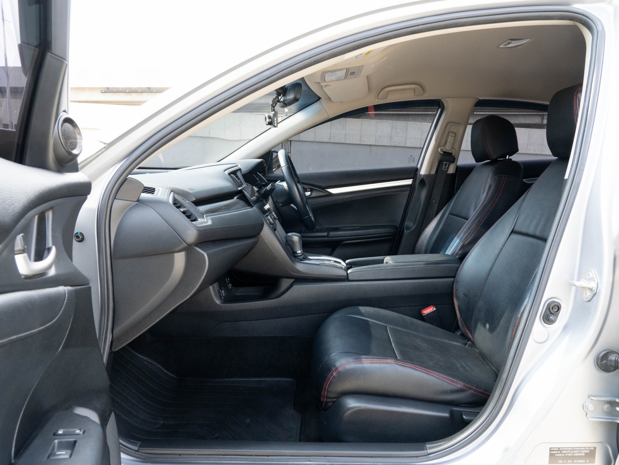 2019 Honda Civic Sedan สีเงิน (รูปที่ 5)