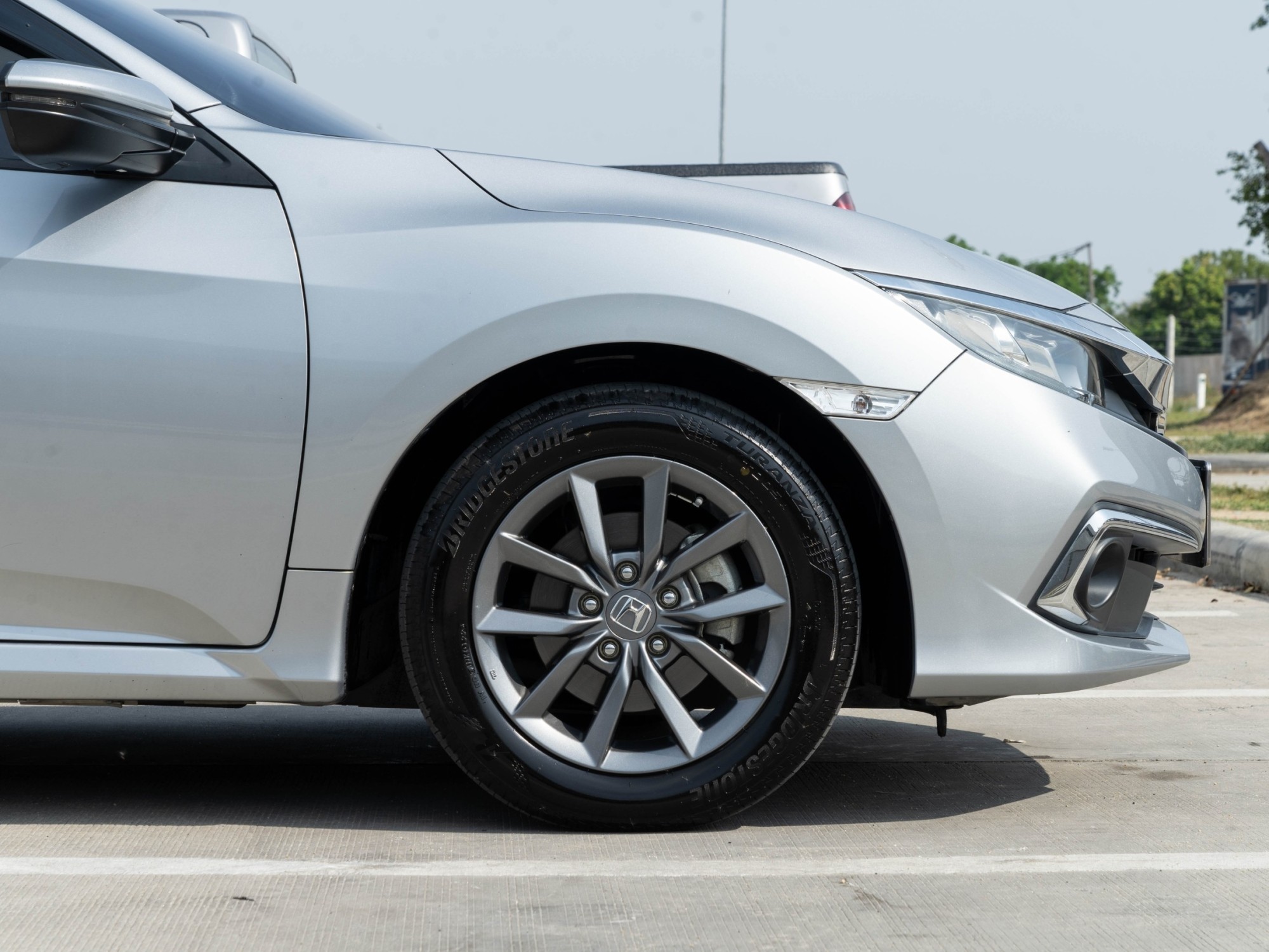 2019 Honda Civic Sedan สีเงิน (รูปที่ 11)