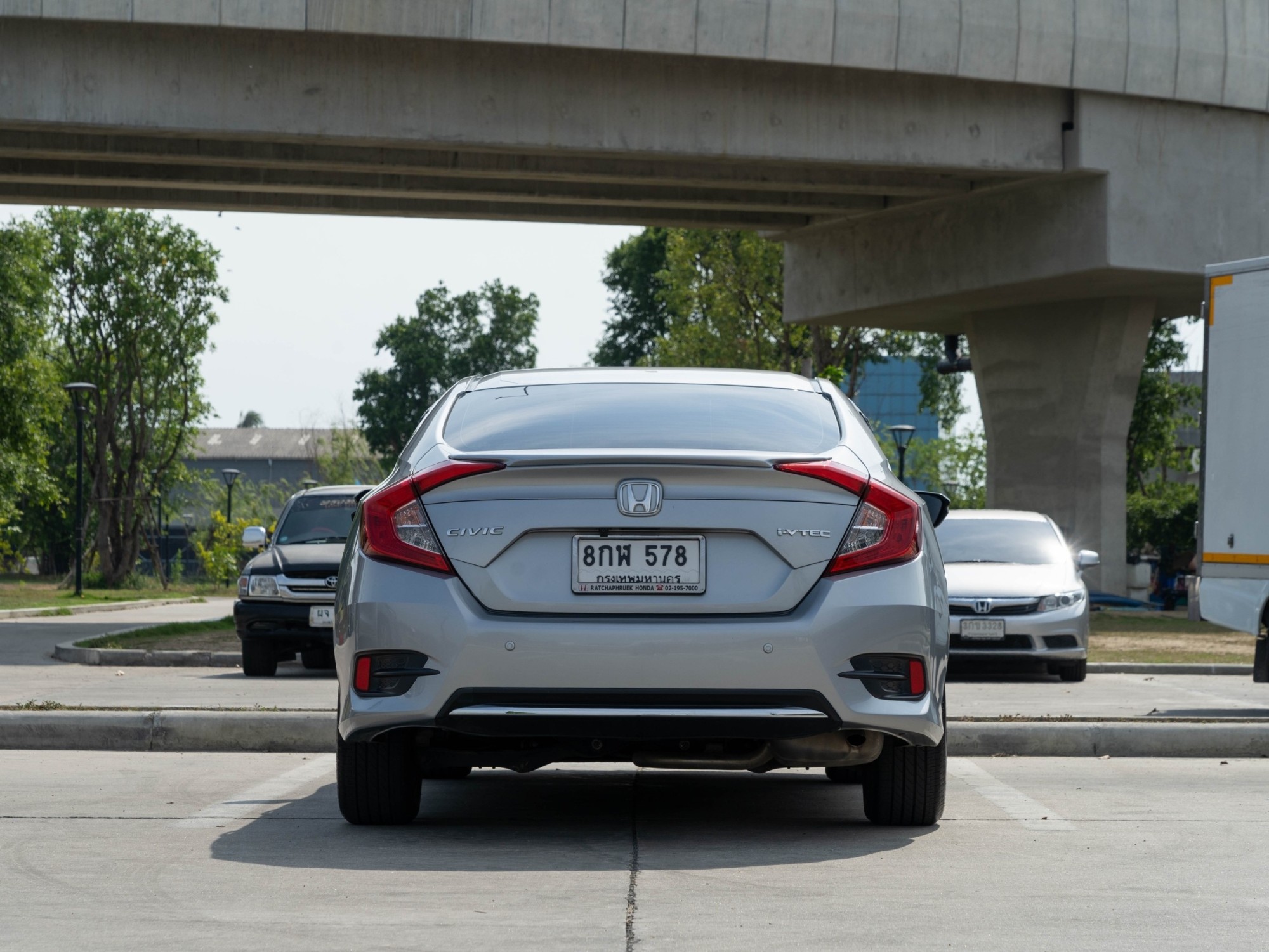 2019 Honda Civic Sedan สีเงิน (รูปที่ 14)
