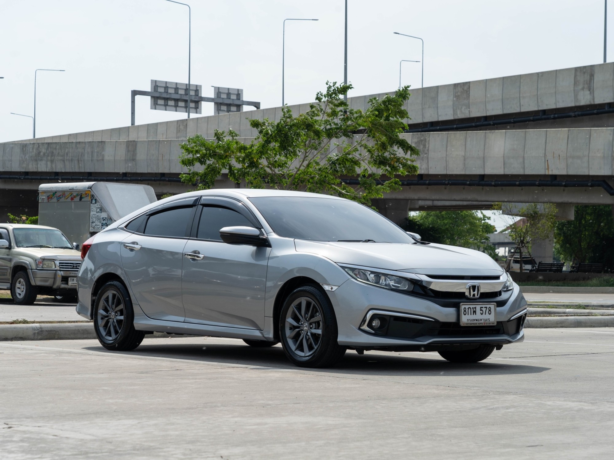 2019 Honda Civic Sedan สีเงิน (รูปที่ 16)