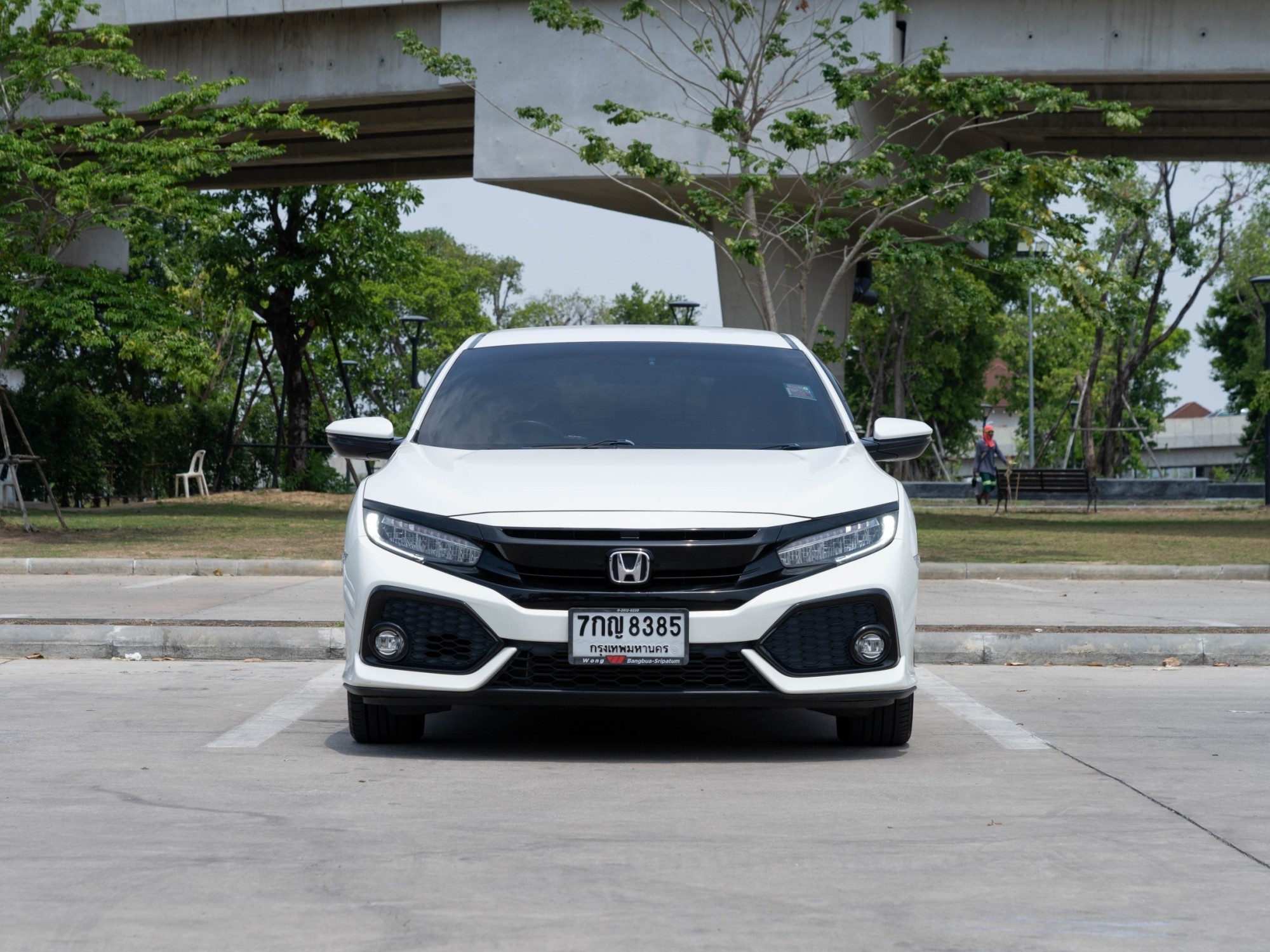2018 Honda Civic Hatchback สีขาว (รูปที่ 15)