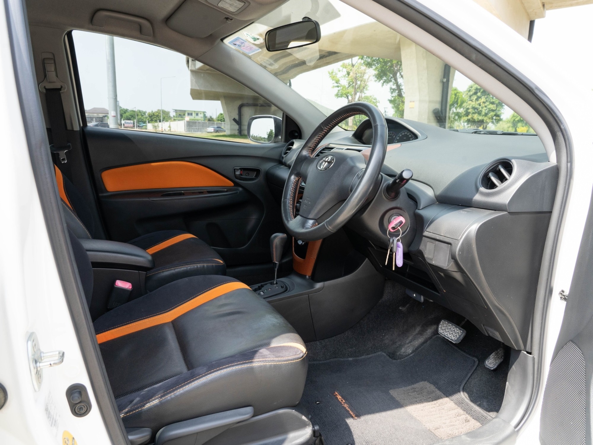 2012 Toyota Vios สีขาว (รูปที่ 10)