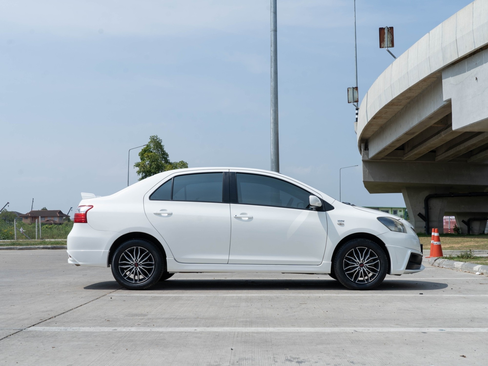 2012 Toyota Vios สีขาว (รูปที่ 17)
