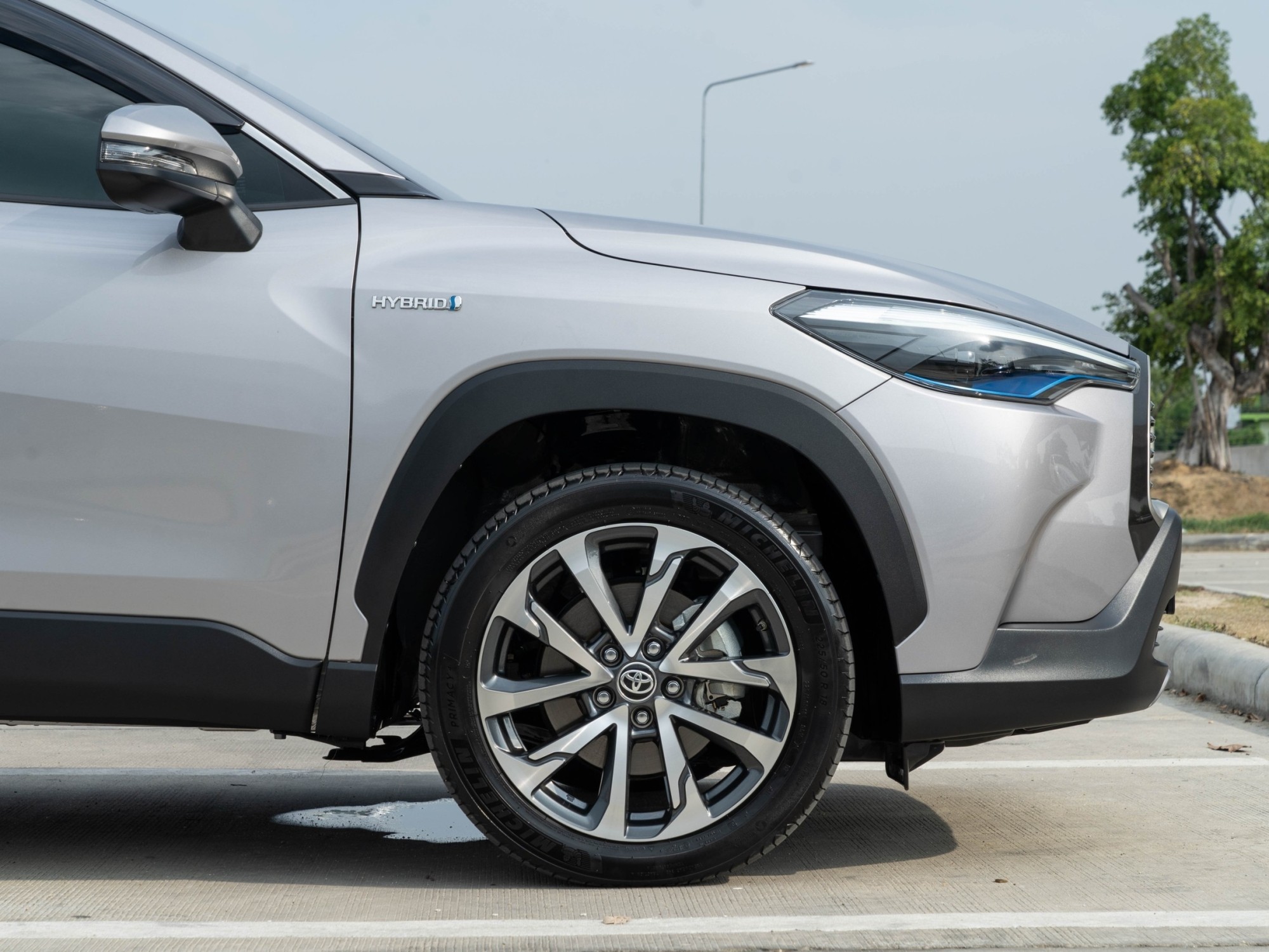 2020 Toyota Corolla Cross สีเงิน (รูปที่ 12)