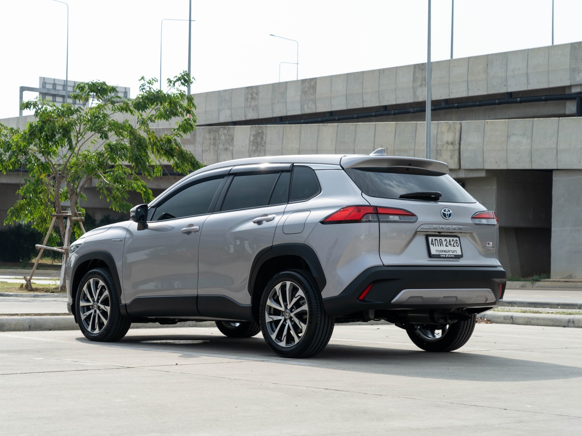 2020 Toyota Corolla Cross สีเงิน (รูปที่ 14)