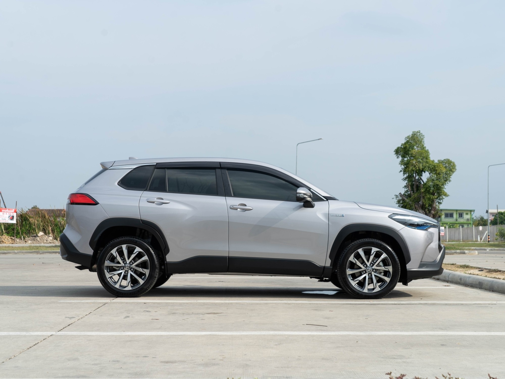 2020 Toyota Corolla Cross สีเงิน (รูปที่ 16)