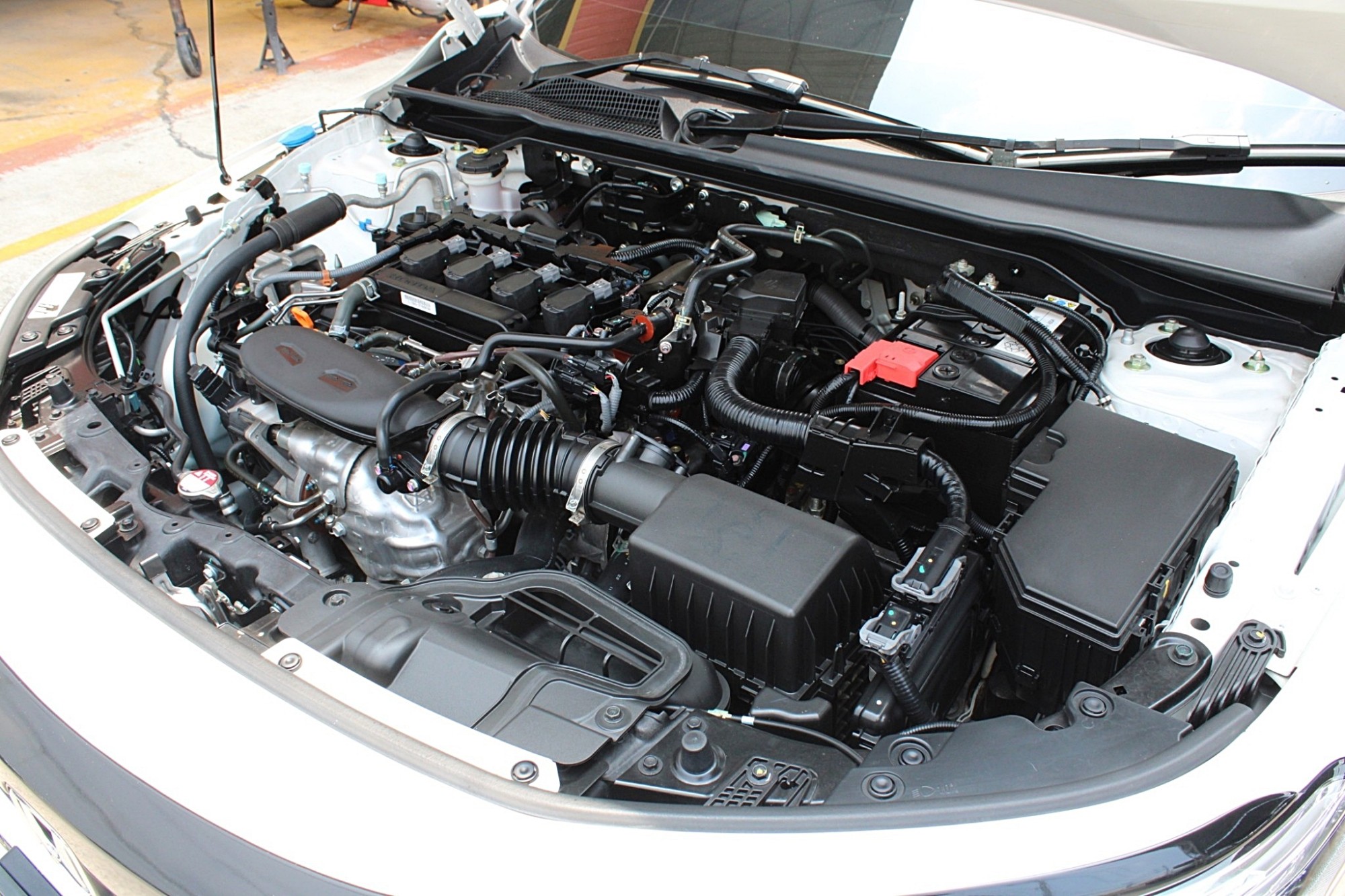 ดอกเบี้ยพิเศษ ฟรีดาวน์ สดไม่มีVat 2022 Honda Civic FE i-VTEC Turbo 1.5 EL+ 178 Hp AT สีขาวมุก