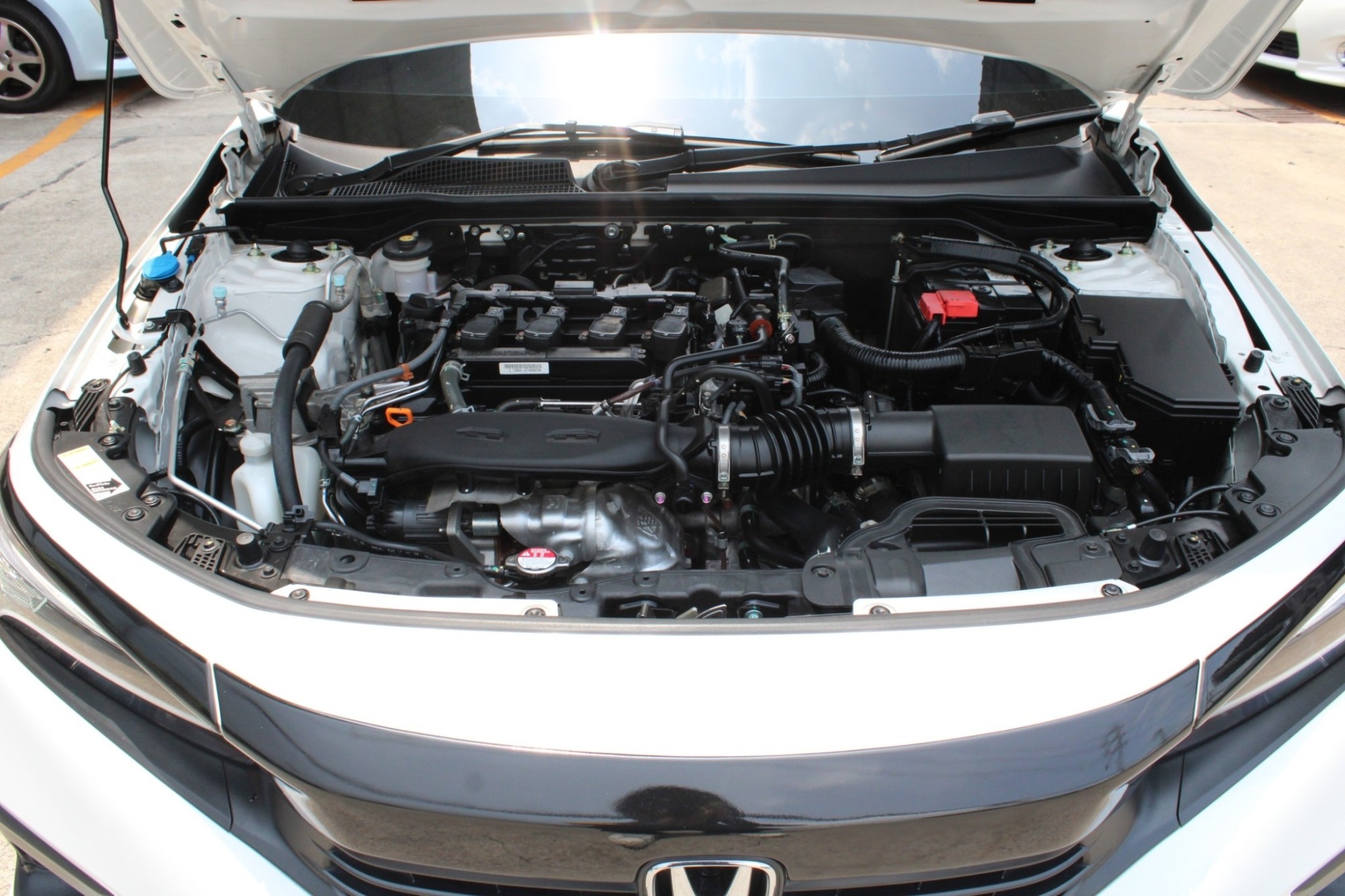 ดอกเบี้ยพิเศษ ฟรีดาวน์ สดไม่มีVat 2022 Honda Civic FE i-VTEC Turbo 1.5 EL+ 178 Hp AT สีขาวมุก