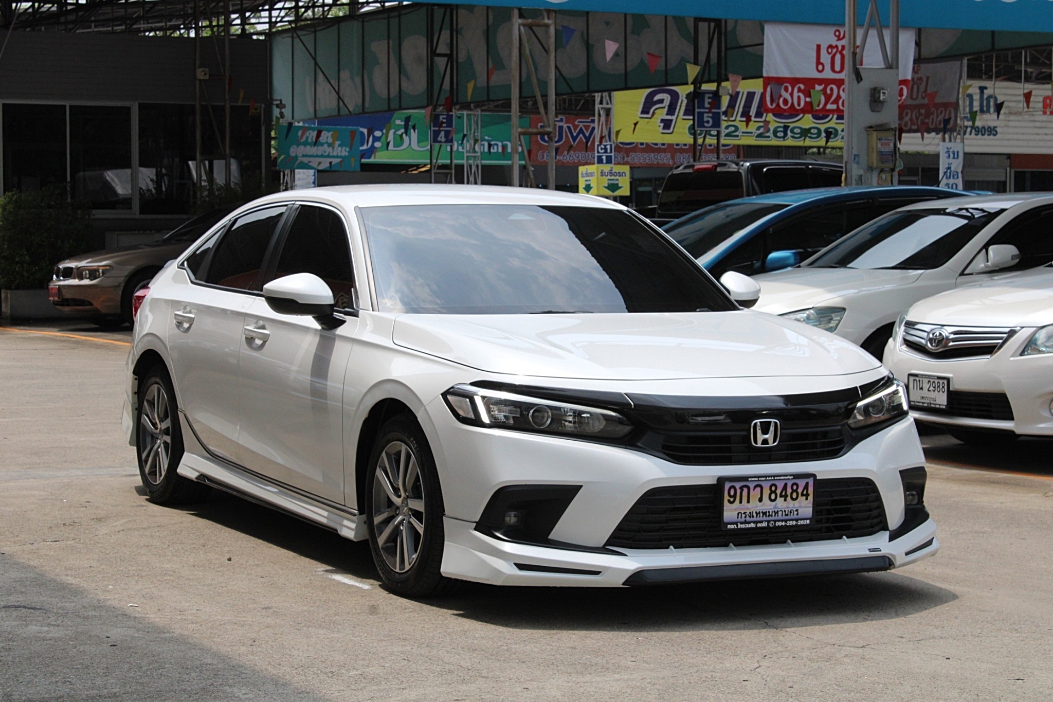 ดอกเบี้ยพิเศษ ฟรีดาวน์ สดไม่มีVat 2022 Honda Civic FE i-VTEC Turbo 1.5 EL+ 178 Hp AT สีขาวมุก