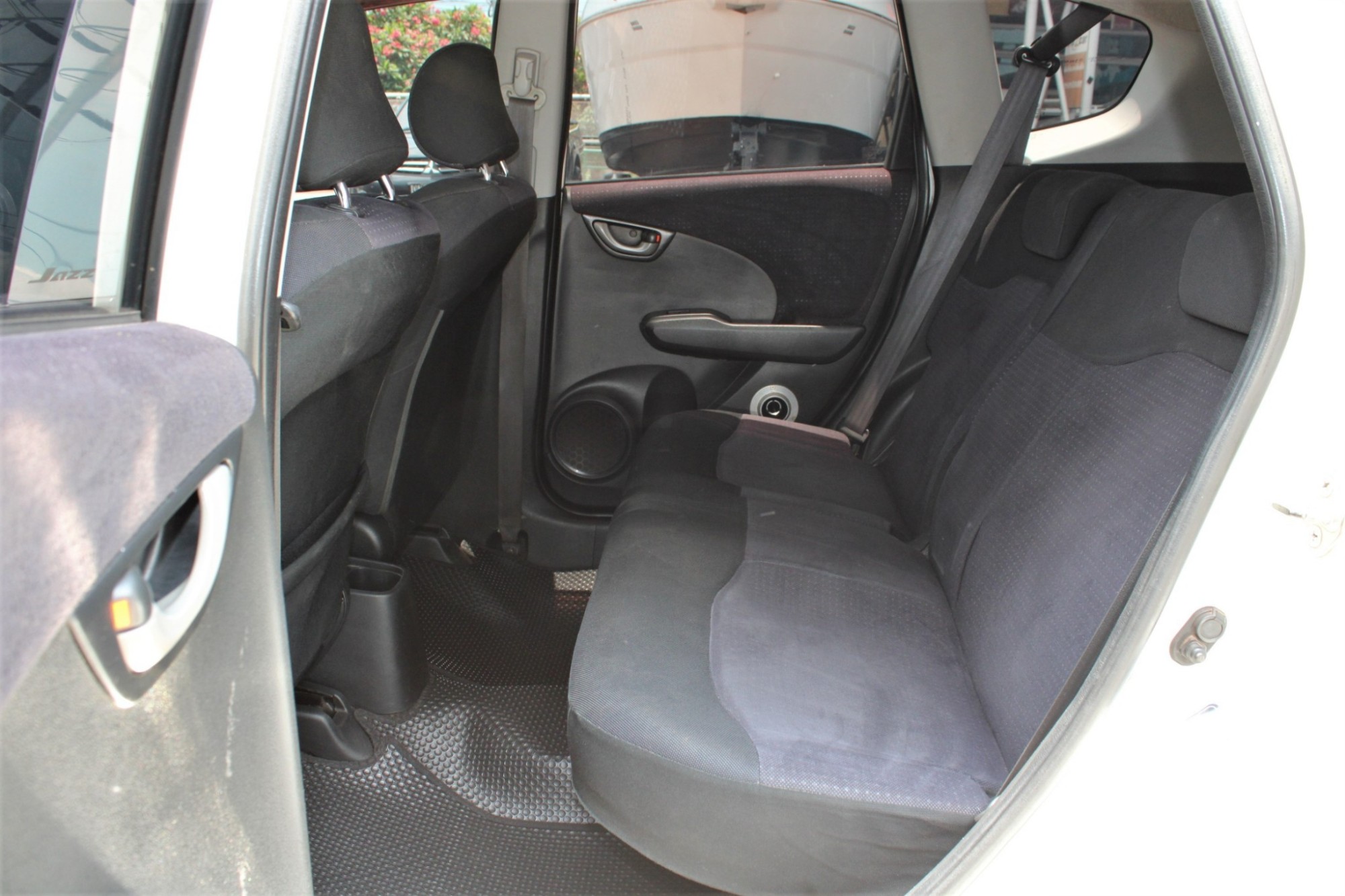 ฟรีดาวน์ ออกรถ0บาท 2009 Honda Jazz 1.5 S i-VTEC A/T สีขาว (รูปที่ 8)