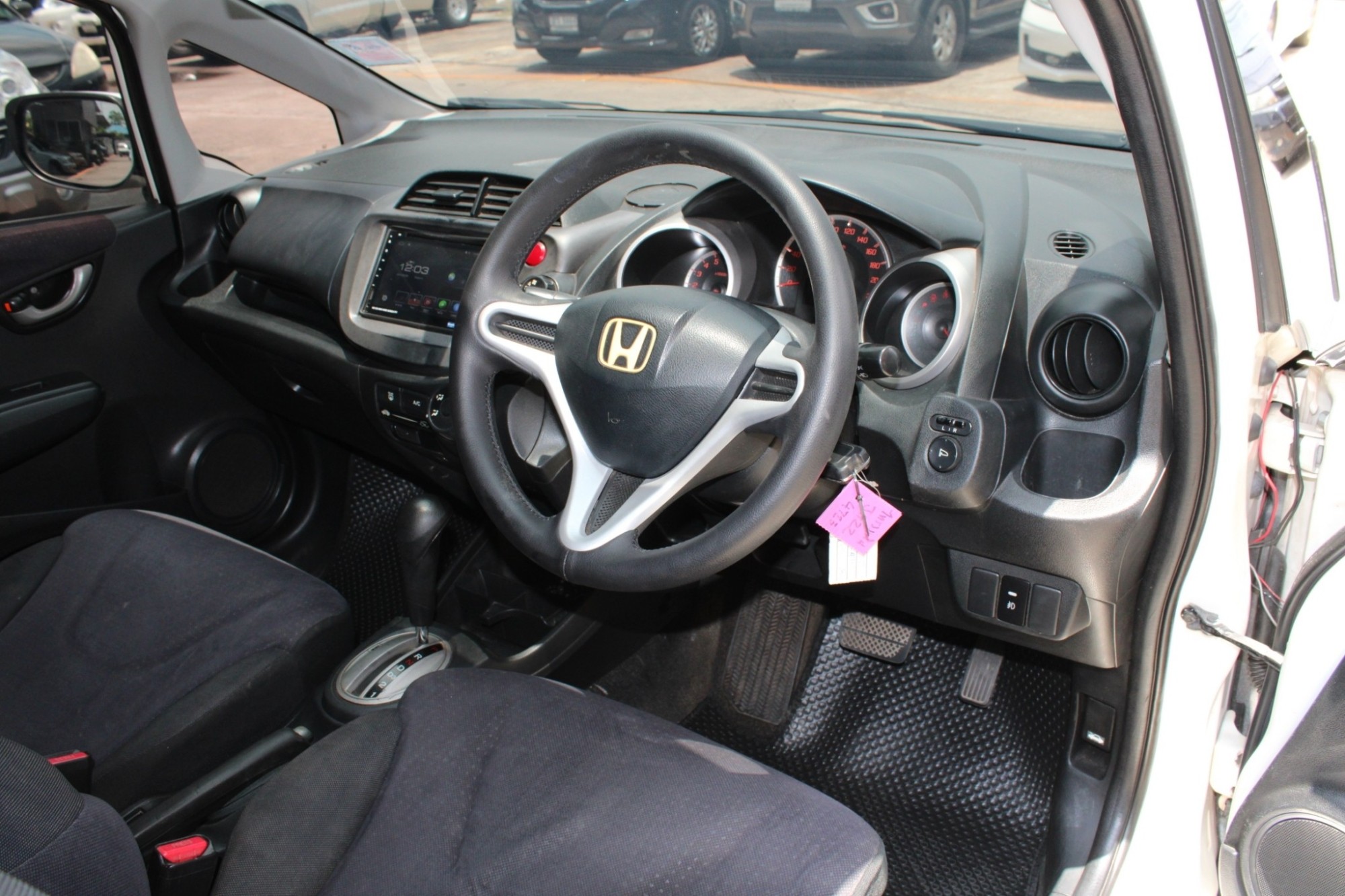 ฟรีดาวน์ ออกรถ0บาท 2009 Honda Jazz 1.5 S i-VTEC A/T สีขาว (รูปที่ 11)