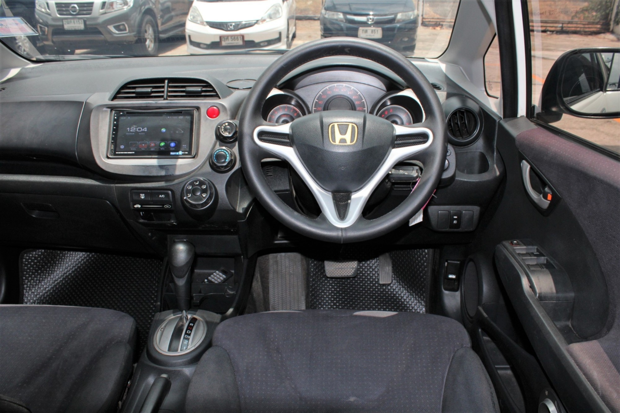 ฟรีดาวน์ ออกรถ0บาท 2009 Honda Jazz 1.5 S i-VTEC A/T สีขาว (รูปที่ 10)