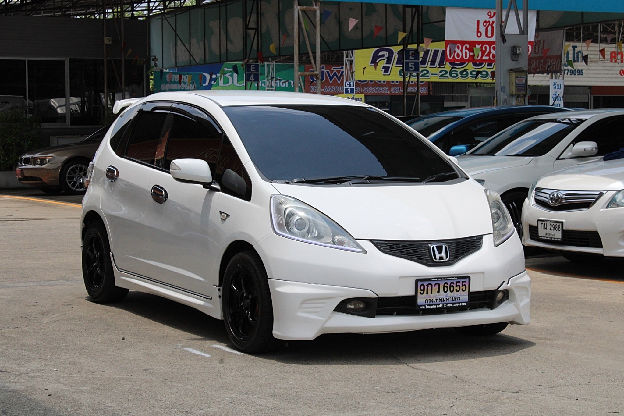 ฟรีดาวน์ ออกรถ0บาท 2009 Honda Jazz 1.5 S i-VTEC A/T สีขาว