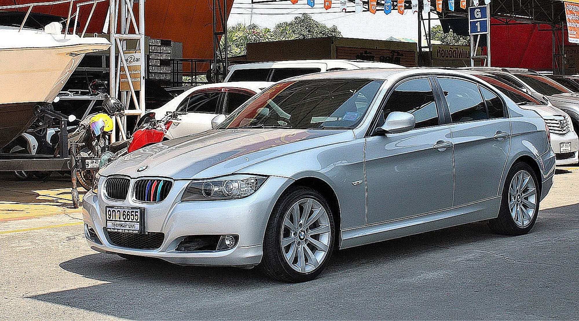 2010 BMW 320d 2.0 E90 SE Sedan AT สีเงิน เกียร์ออโต้ เครื่องดีเซล บอดี้สวย ไม่มีอุบัติเหตุ จัดได้ท่วม