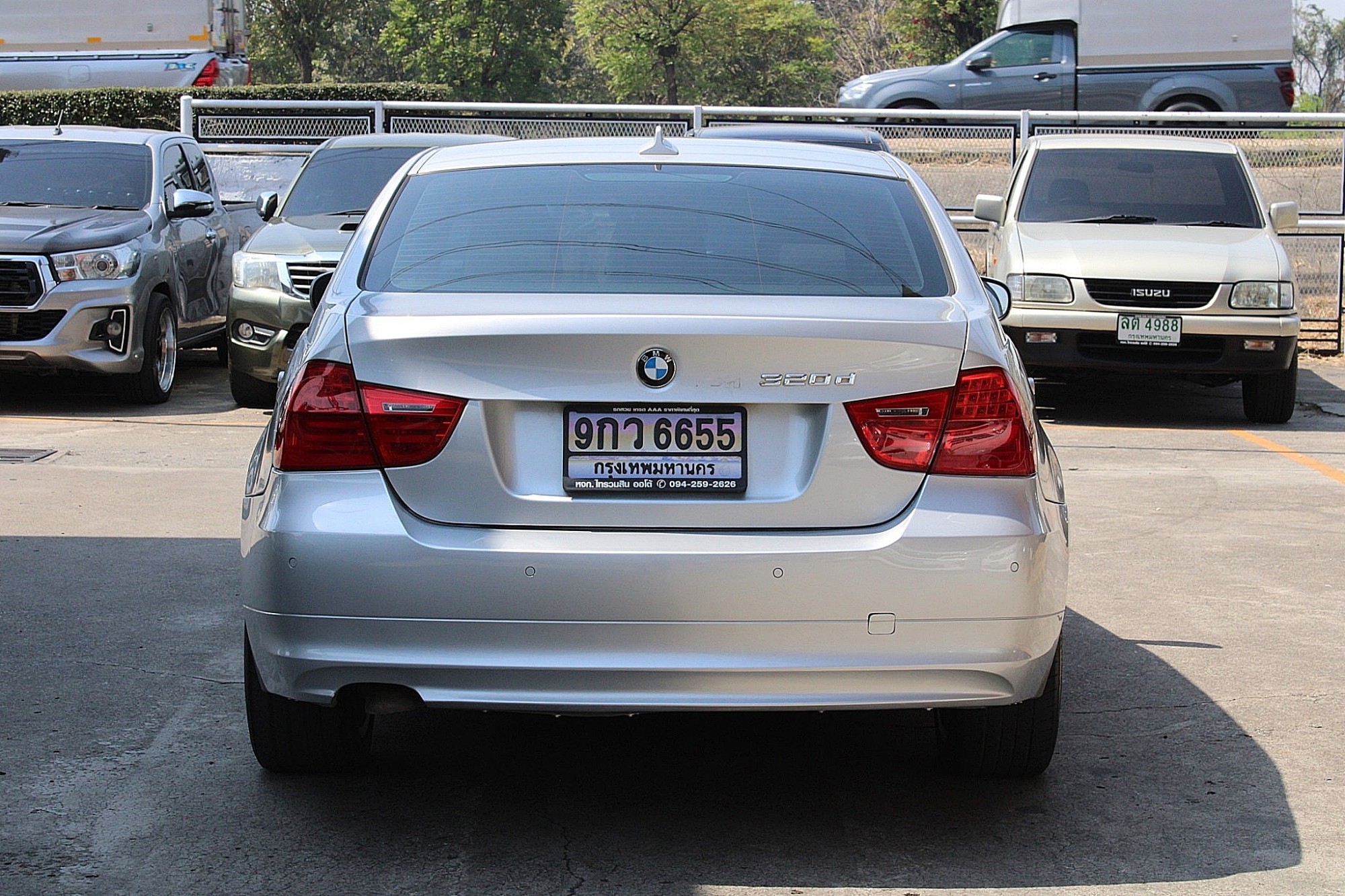 2010 BMW 320d 2.0 E90 SE Sedan AT สีเงิน เกียร์ออโต้ เครื่องดีเซล บอดี้สวย ไม่มีอุบัติเหตุ จัดได้ท่วม (รูปที่ 11)