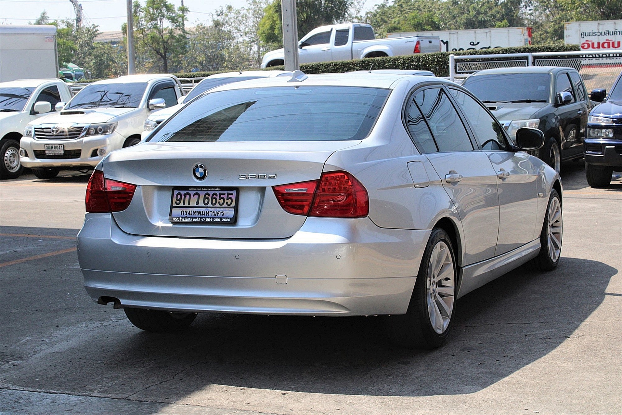 2010 BMW 320d 2.0 E90 SE Sedan AT สีเงิน เกียร์ออโต้ เครื่องดีเซล บอดี้สวย ไม่มีอุบัติเหตุ จัดได้ท่วม (รูปที่ 5)