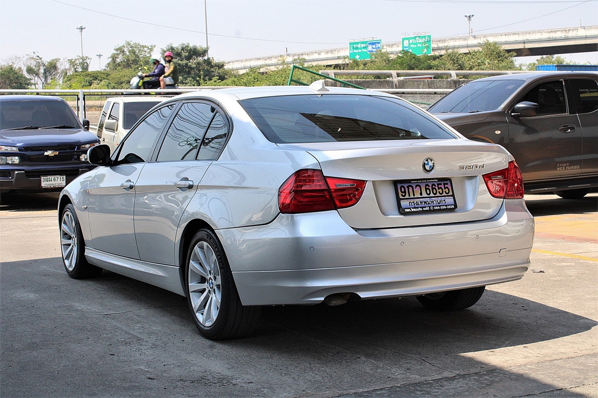 2010 BMW 320d 2.0 E90 SE Sedan AT สีเงิน เกียร์ออโต้ เครื่องดีเซล บอดี้สวย ไม่มีอุบัติเหตุ จัดได้ท่วม